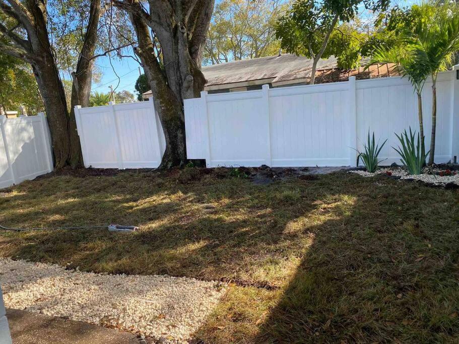 Charming 2-Bedrooms Central Clearwater Apartment With Private Backyard