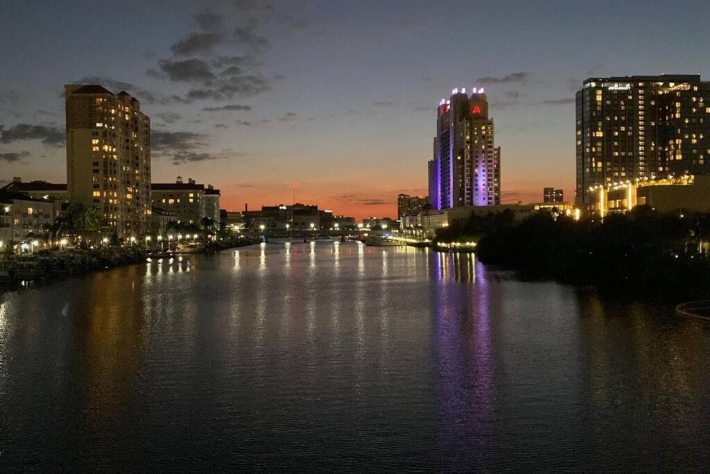Charming 2-Bedrooms Central Clearwater Apartment With Private Backyard