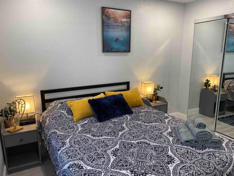 Charming 2-Bedrooms Central Clearwater Apartment With Private Backyard