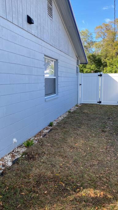 Charming 2-Bedrooms Central Clearwater Apartment With Private Backyard