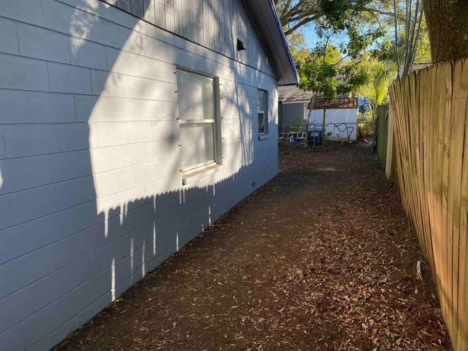 Charming 2-Bedrooms Central Clearwater Apartment With Private Backyard
