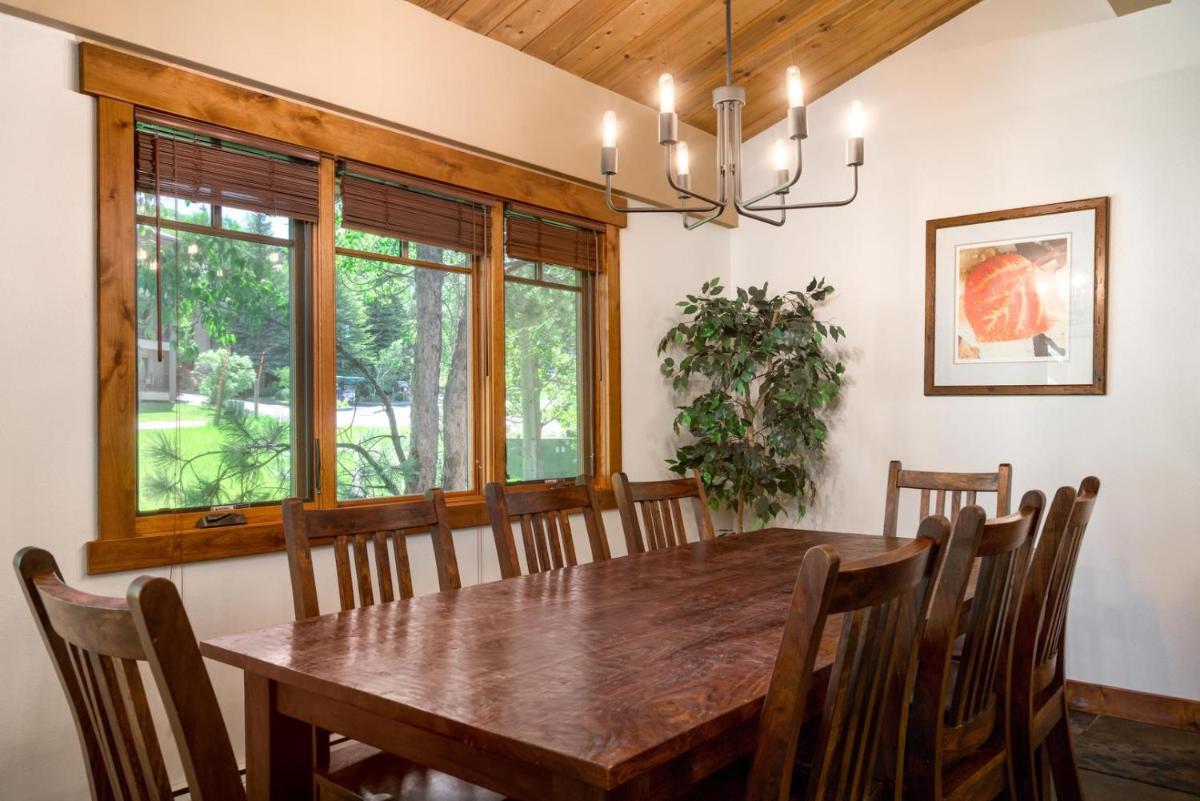 1006 - Spacious Mountain Condo Spa Walk to Gondola view 5