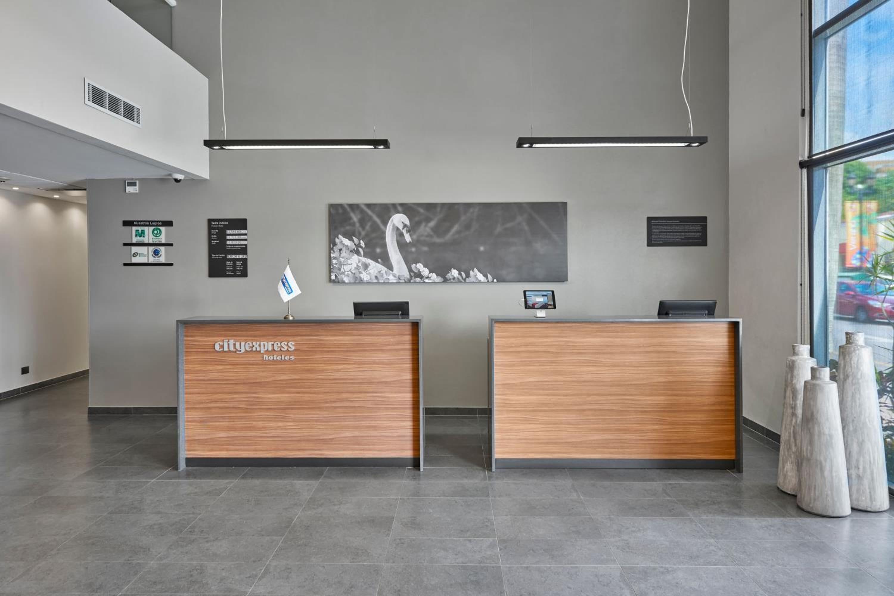 Tampico Vacations - City Express by Marriott Tampico - Property Image 2