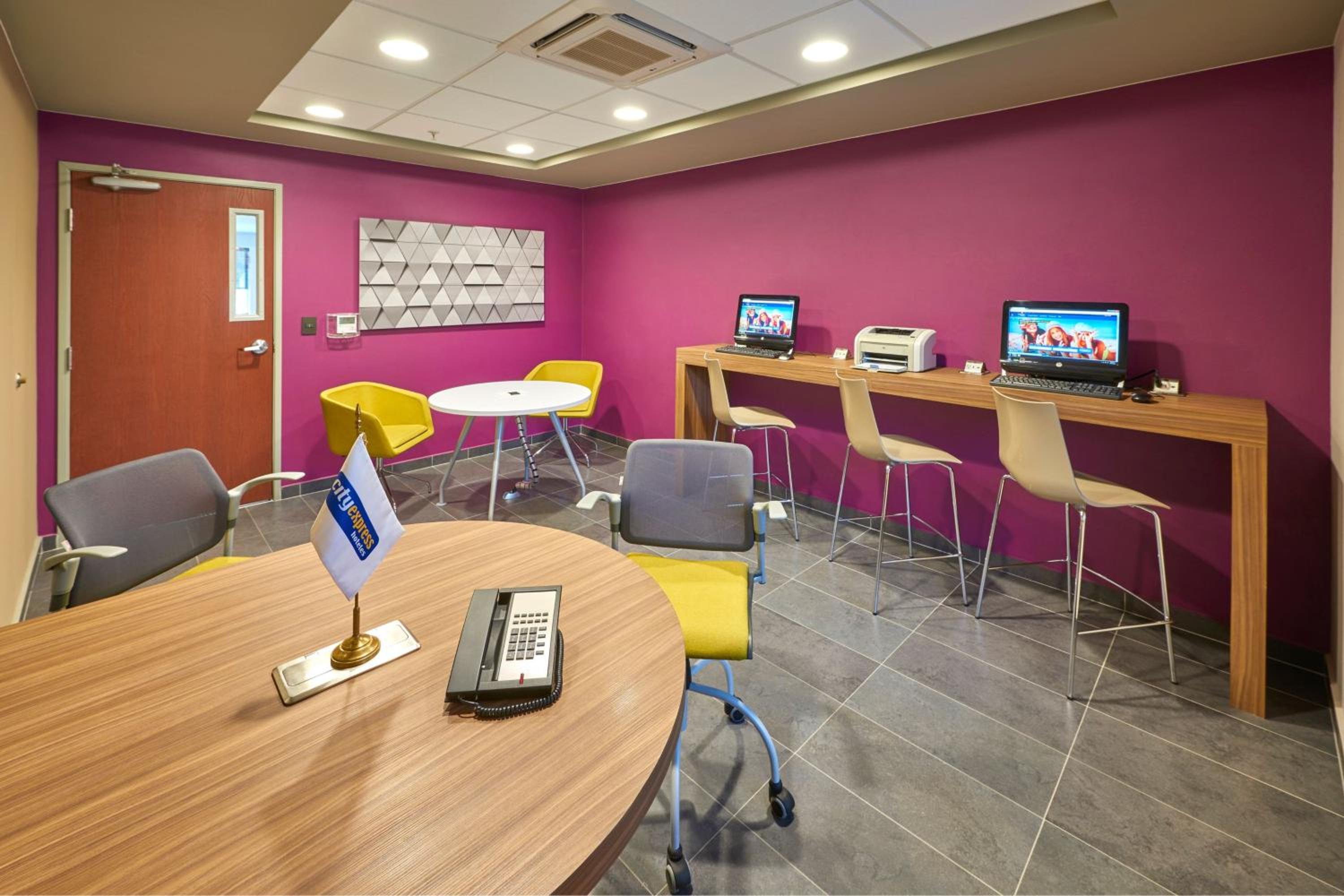 Tampico Vacations - City Express by Marriott Tampico - Property Image 3