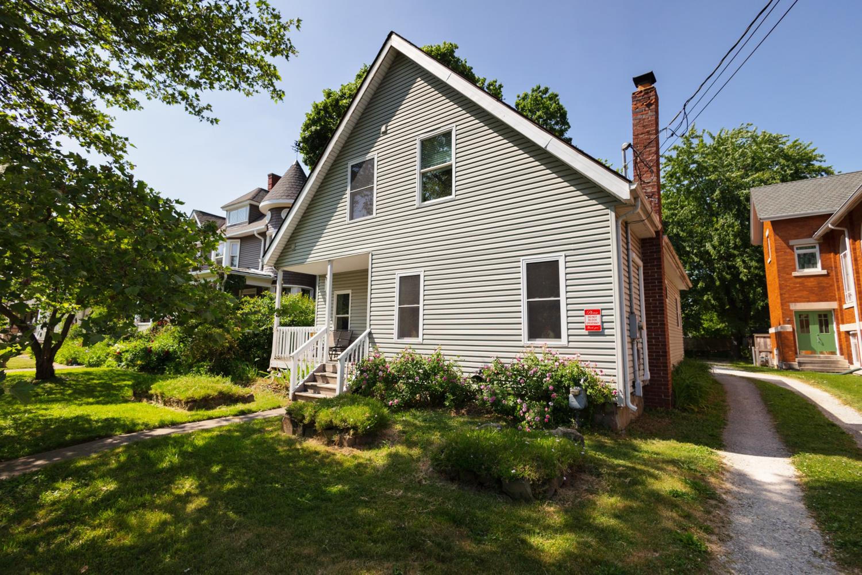 Home STEPS from Oberlin