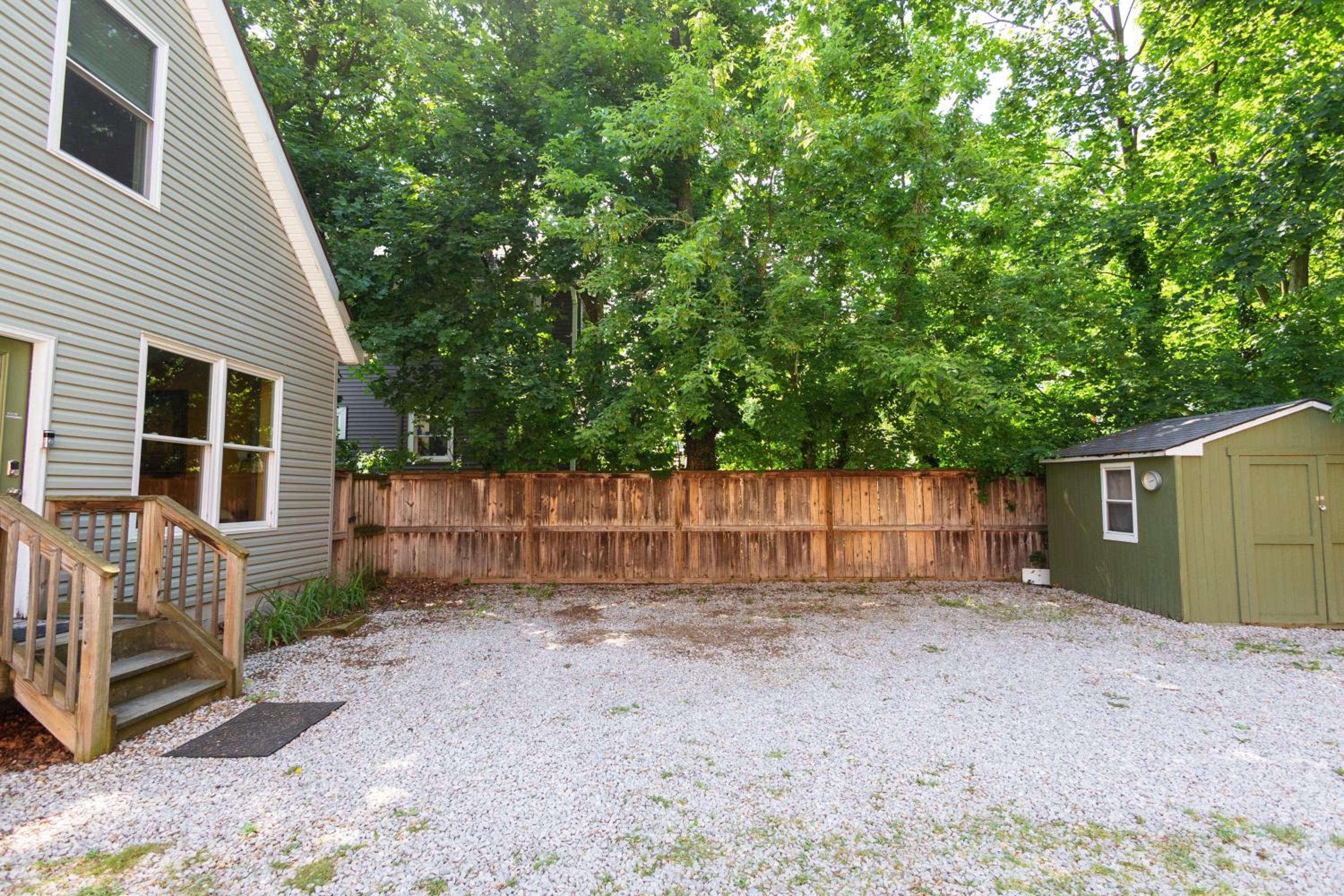 Home STEPS from Oberlin, photo 18