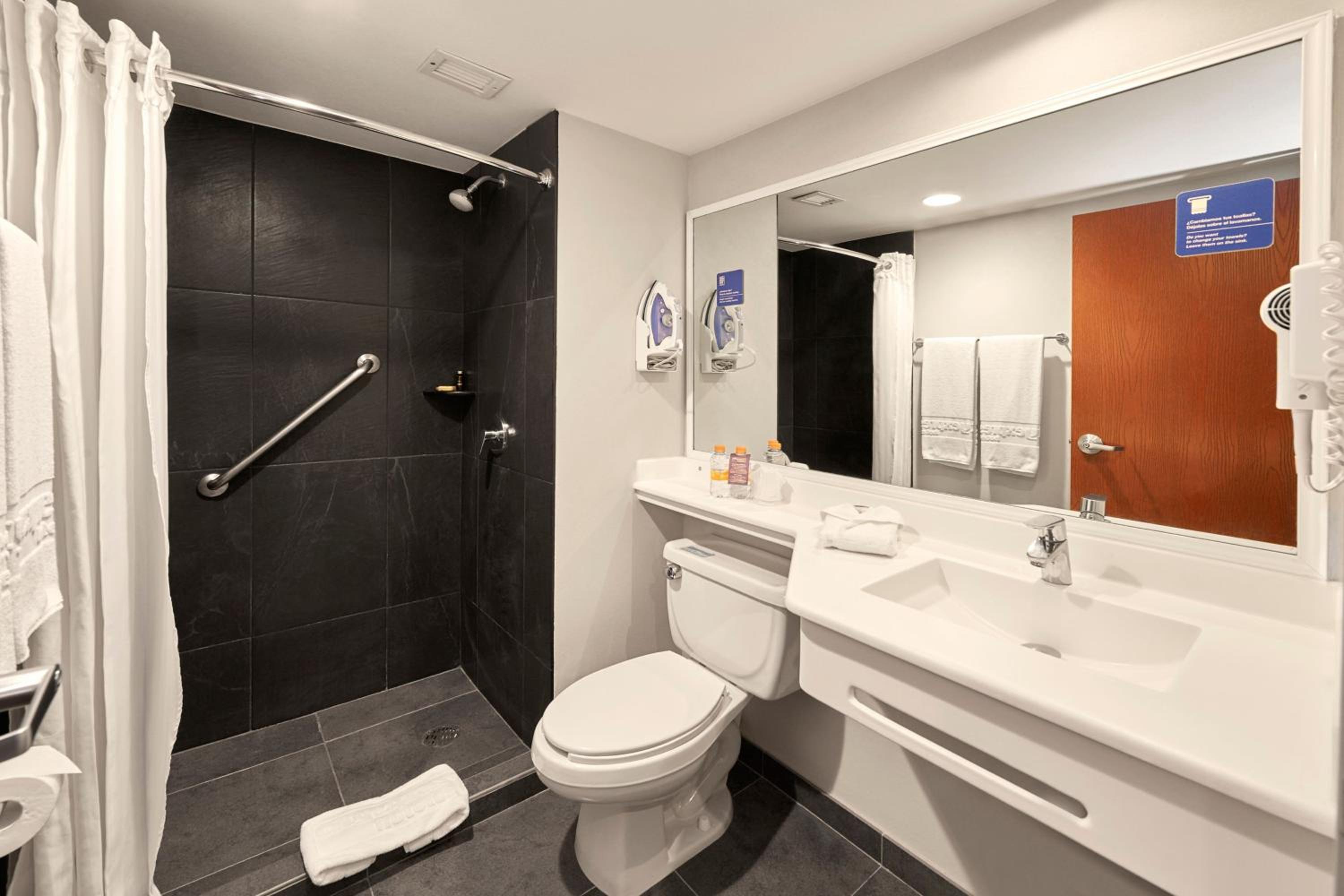 Tampico Vacations - City Express by Marriott Tampico Altamira - Property Image 8