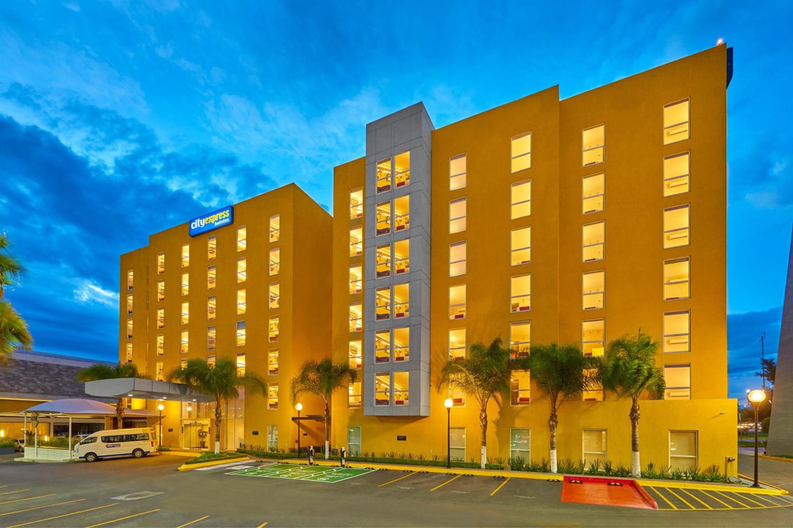 Hotel City Express by Marriott Queretaro Jurica - Image 1