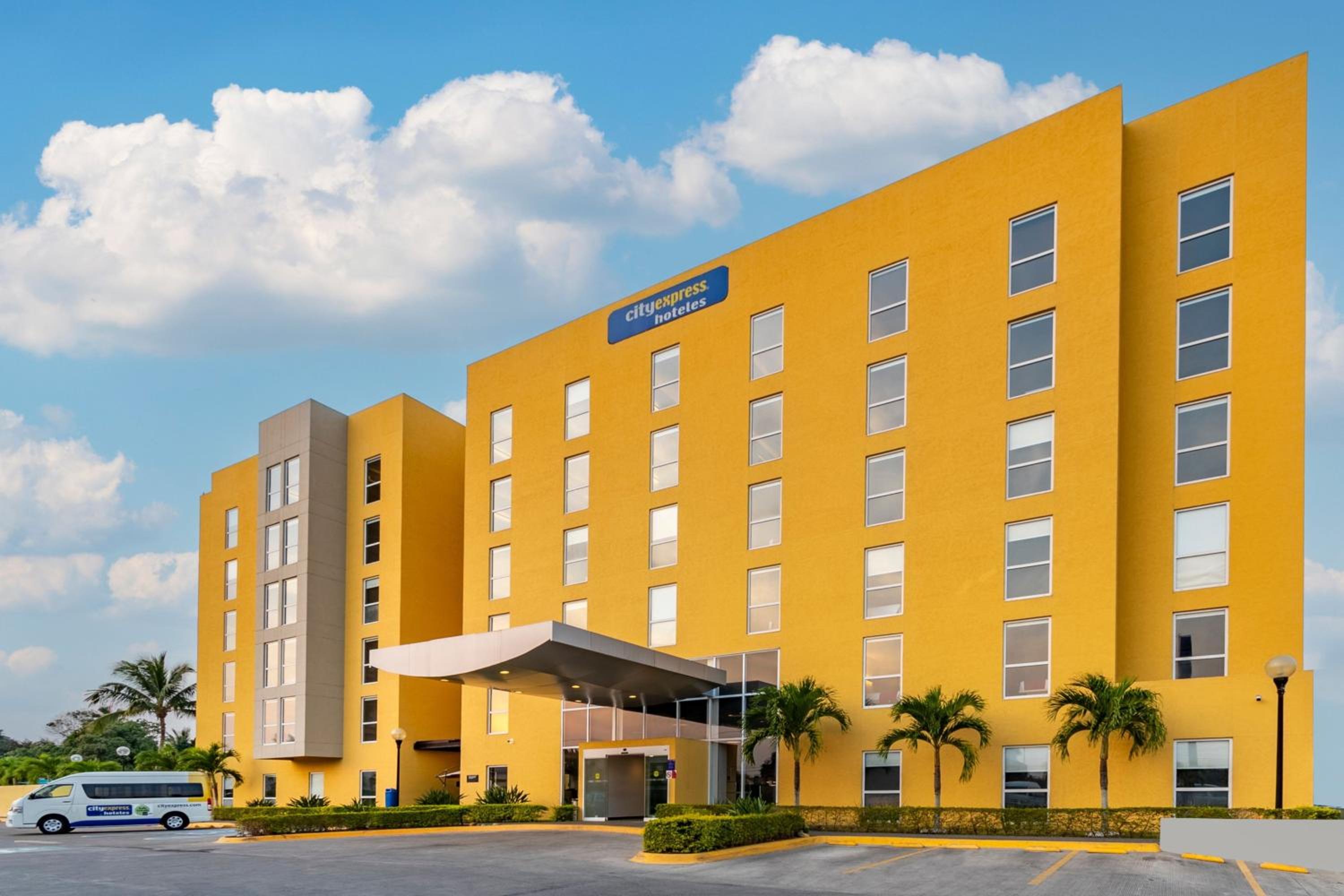 Hotel City Express by Marriott Tuxpan - Image 1