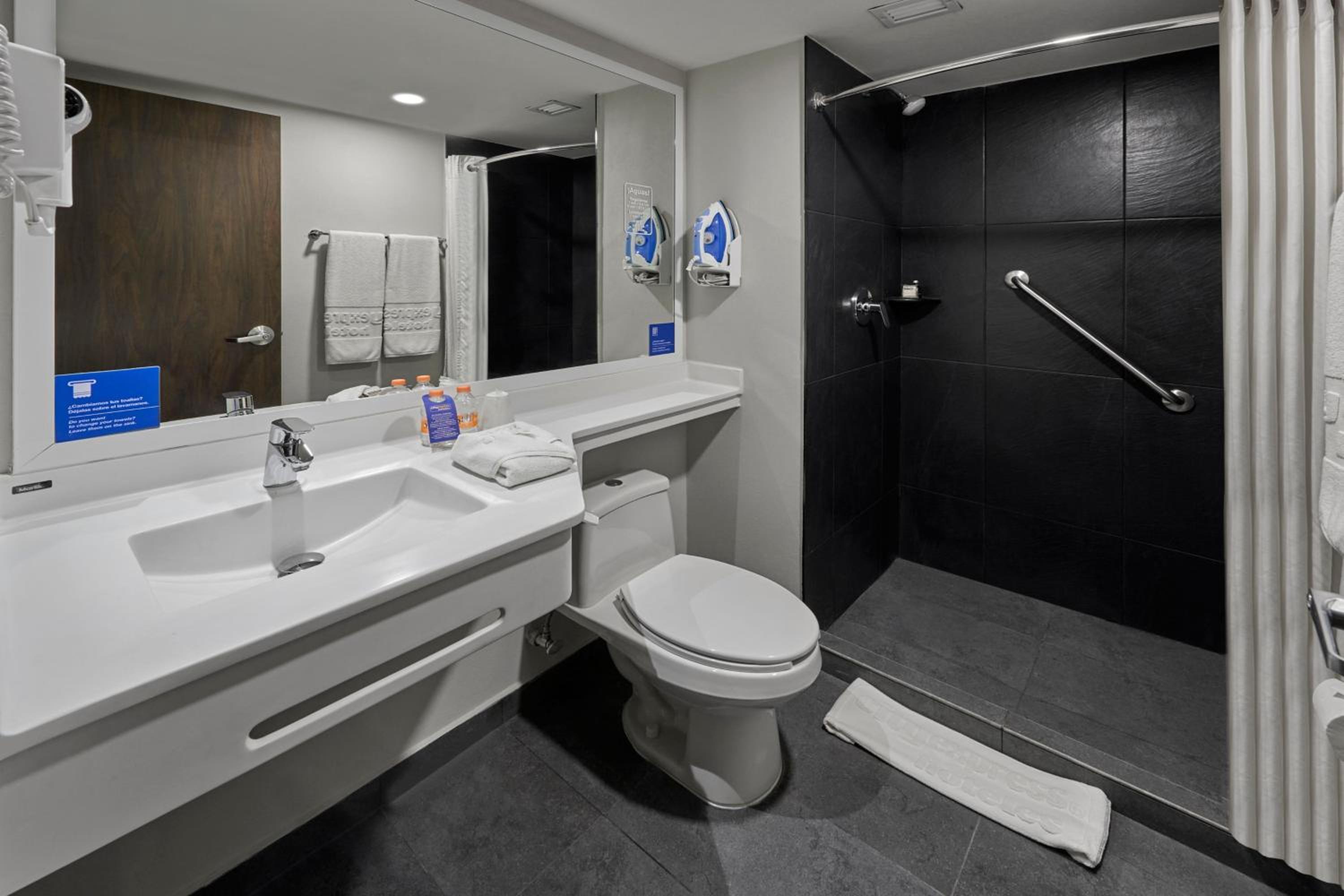 Ensenada Vacations - City Express by Marriott Ensenada - Property Image 46