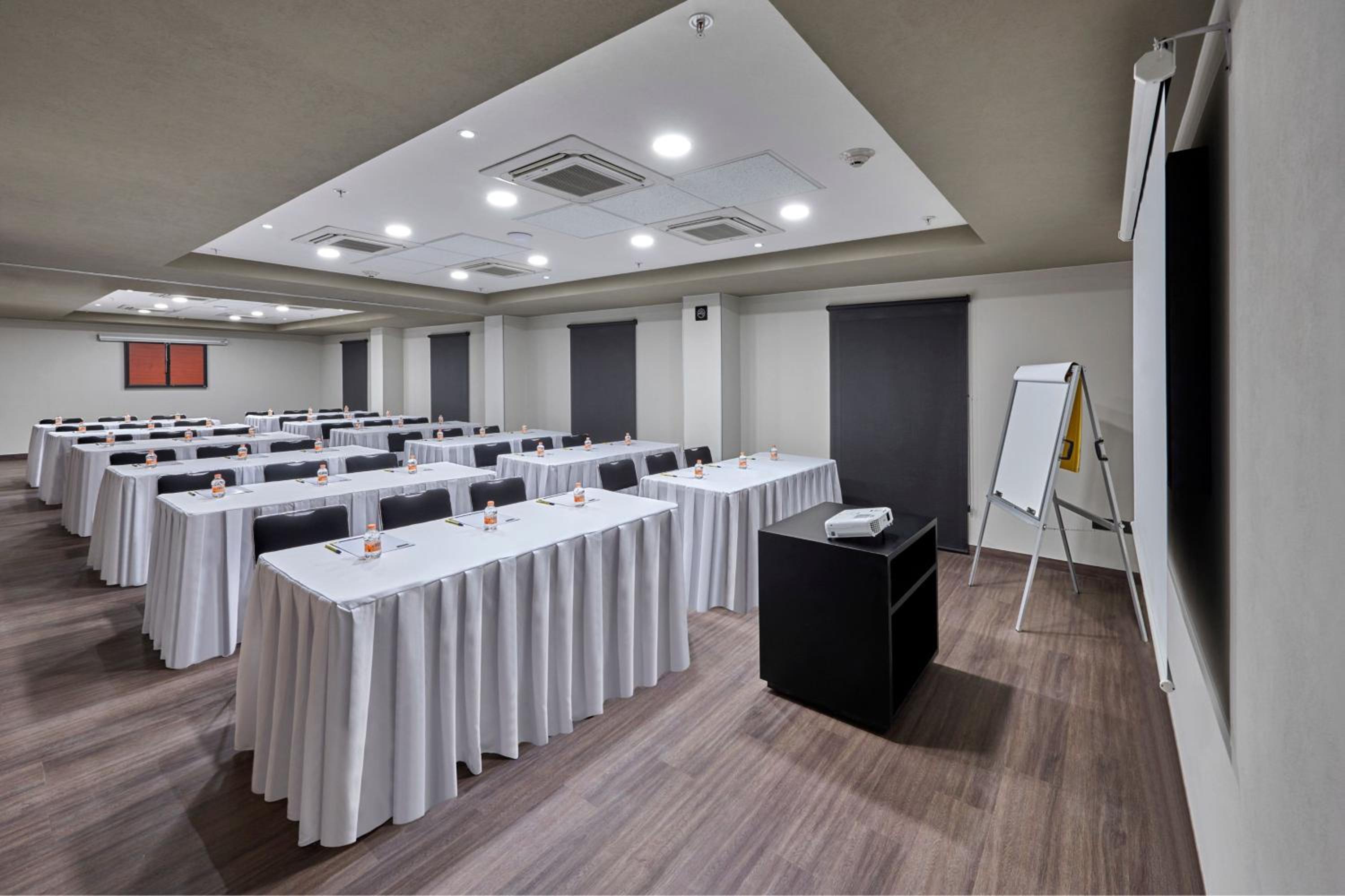 Ensenada Vacations - City Express by Marriott Ensenada - Property Image 26