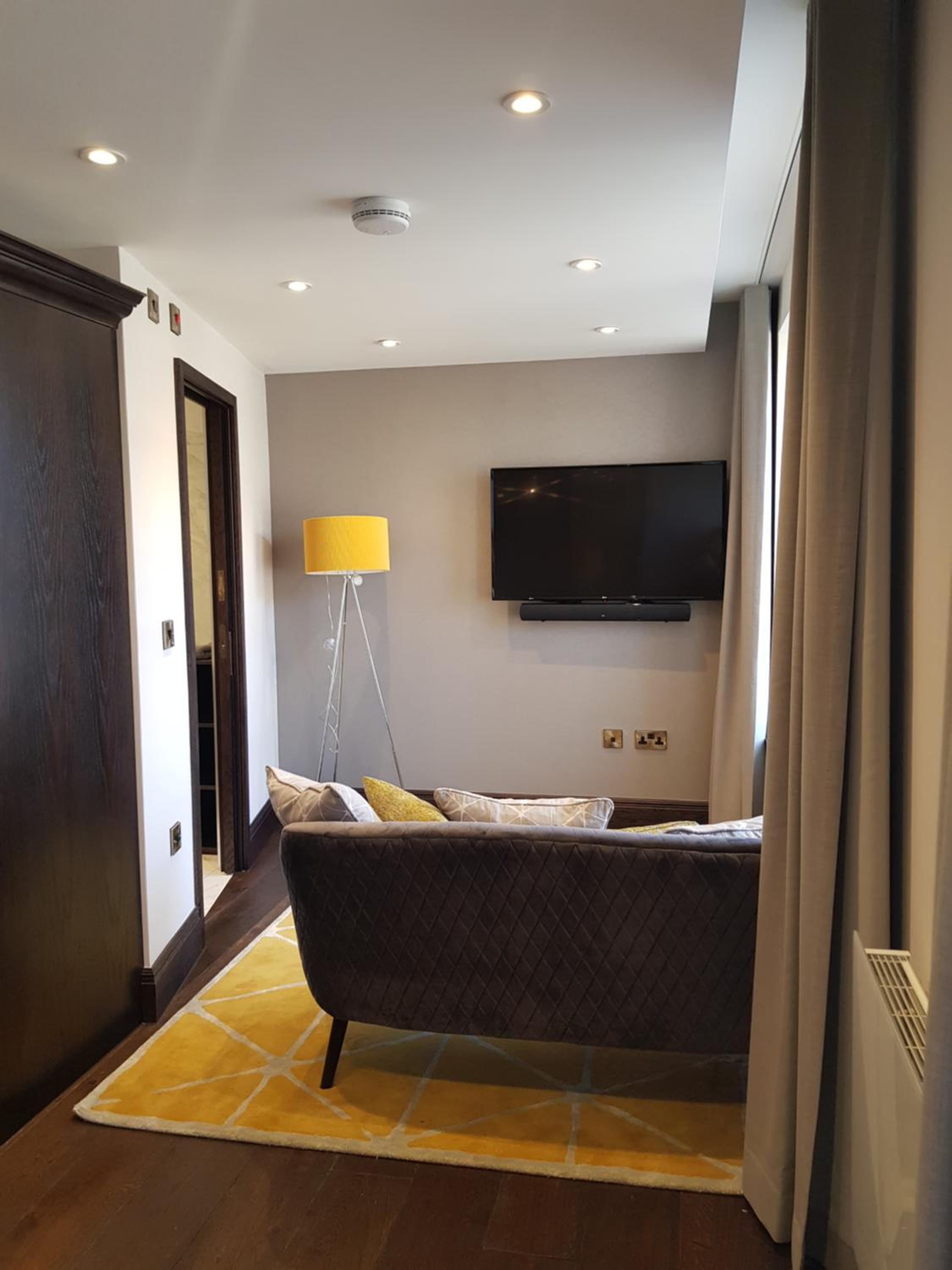 The Queens Head, Parkside apartment 3 view 3