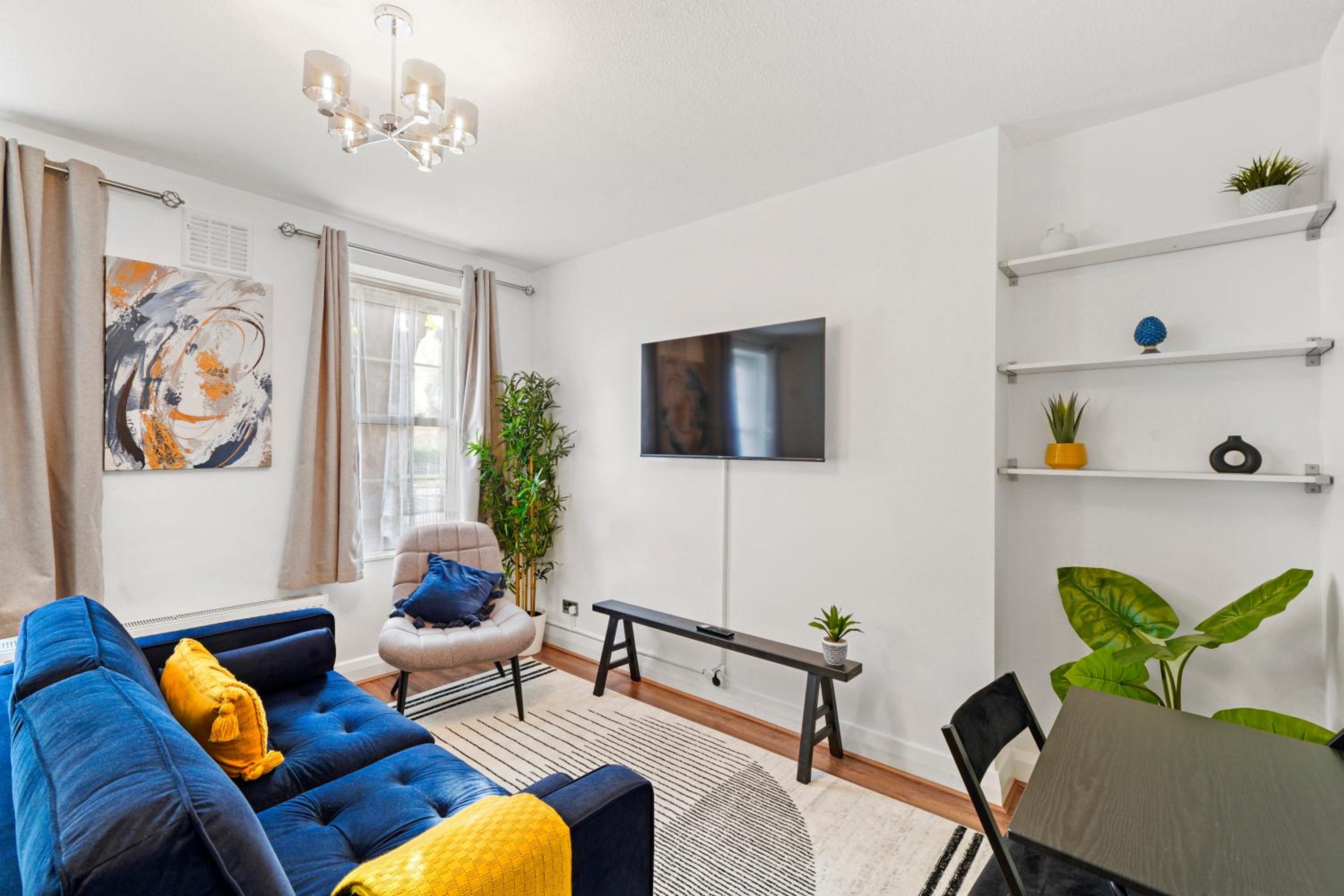 Cosy in Catford two bed near station view 3