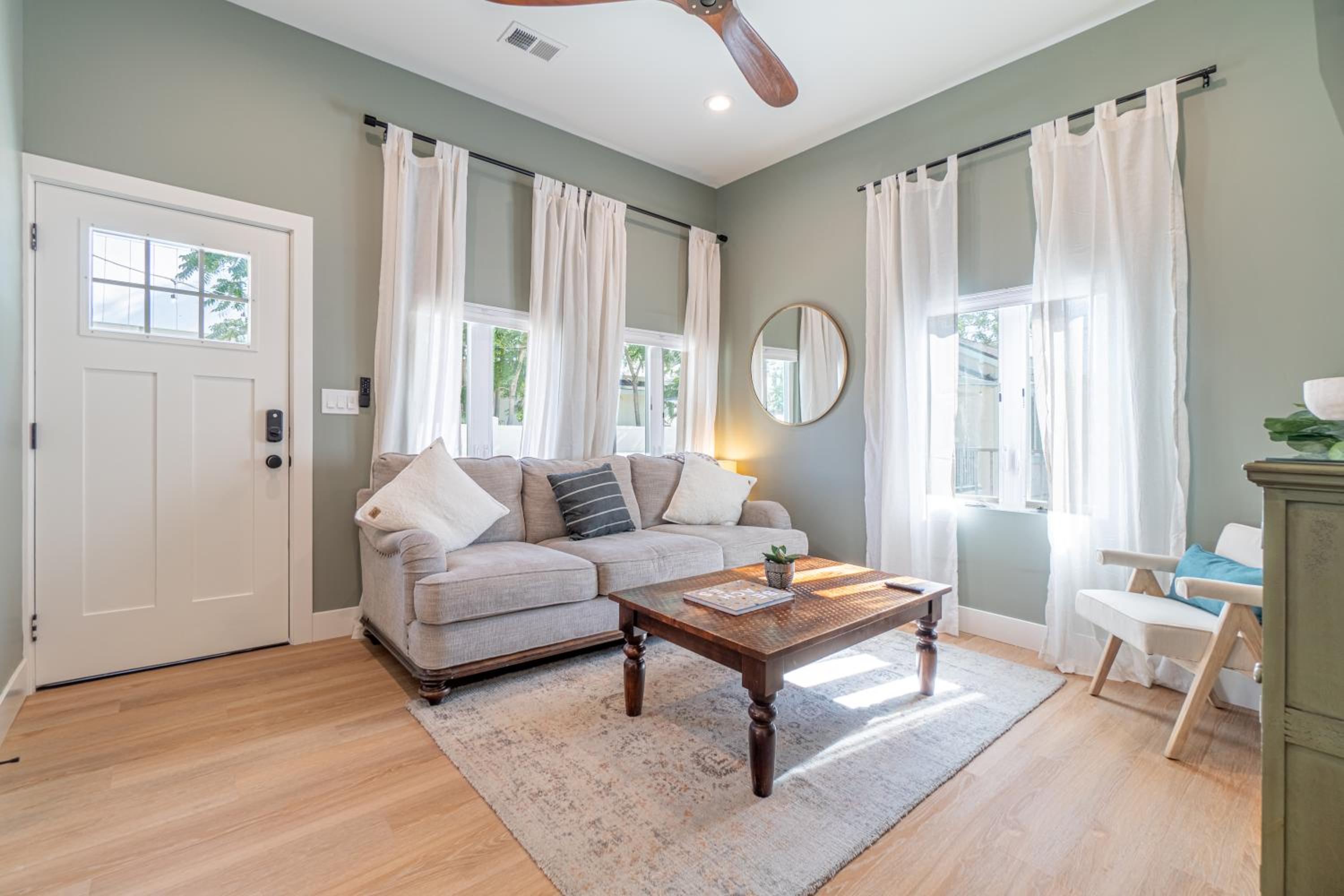 Reno Vacations - Reno Dream Cottage: Delightful 2-Bedroom Sanctuary - Property Image 28