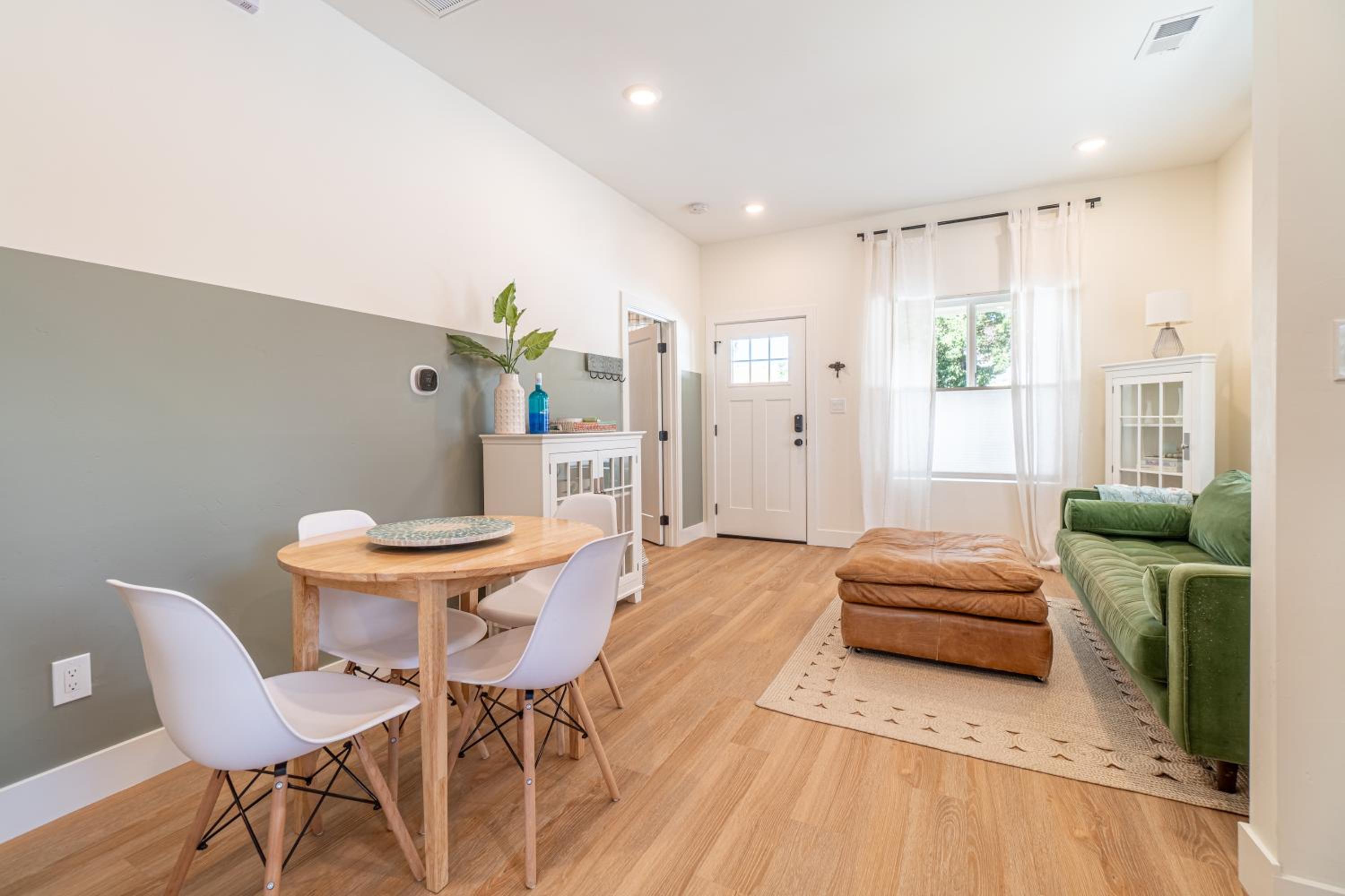 Reno Vacations - Reno Dream Cottage: Delightful 2-Bedroom Sanctuary - Property Image 25