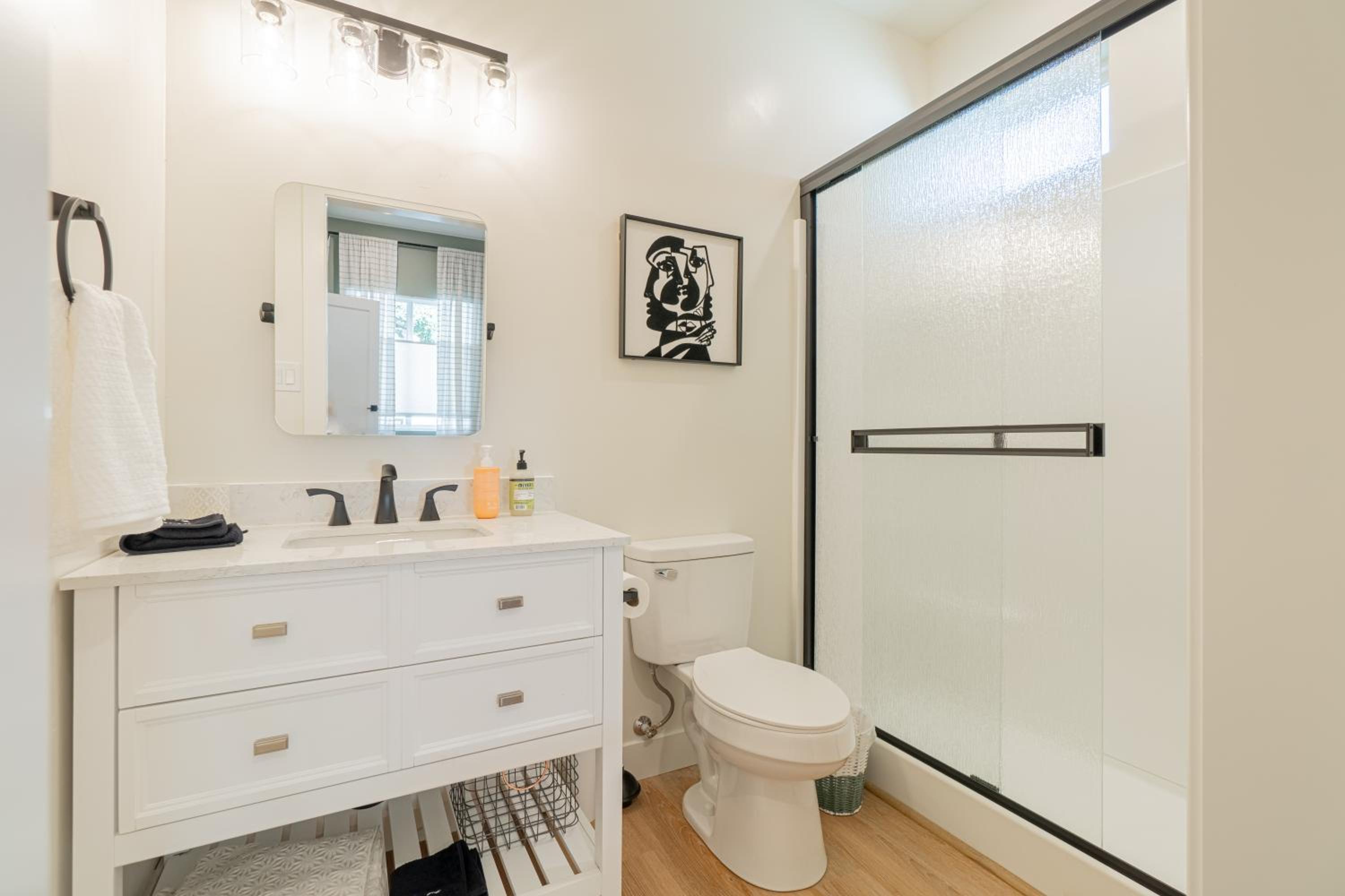 Reno Vacations - Reno Dream Cottage: Delightful 2-Bedroom Sanctuary - Property Image 23