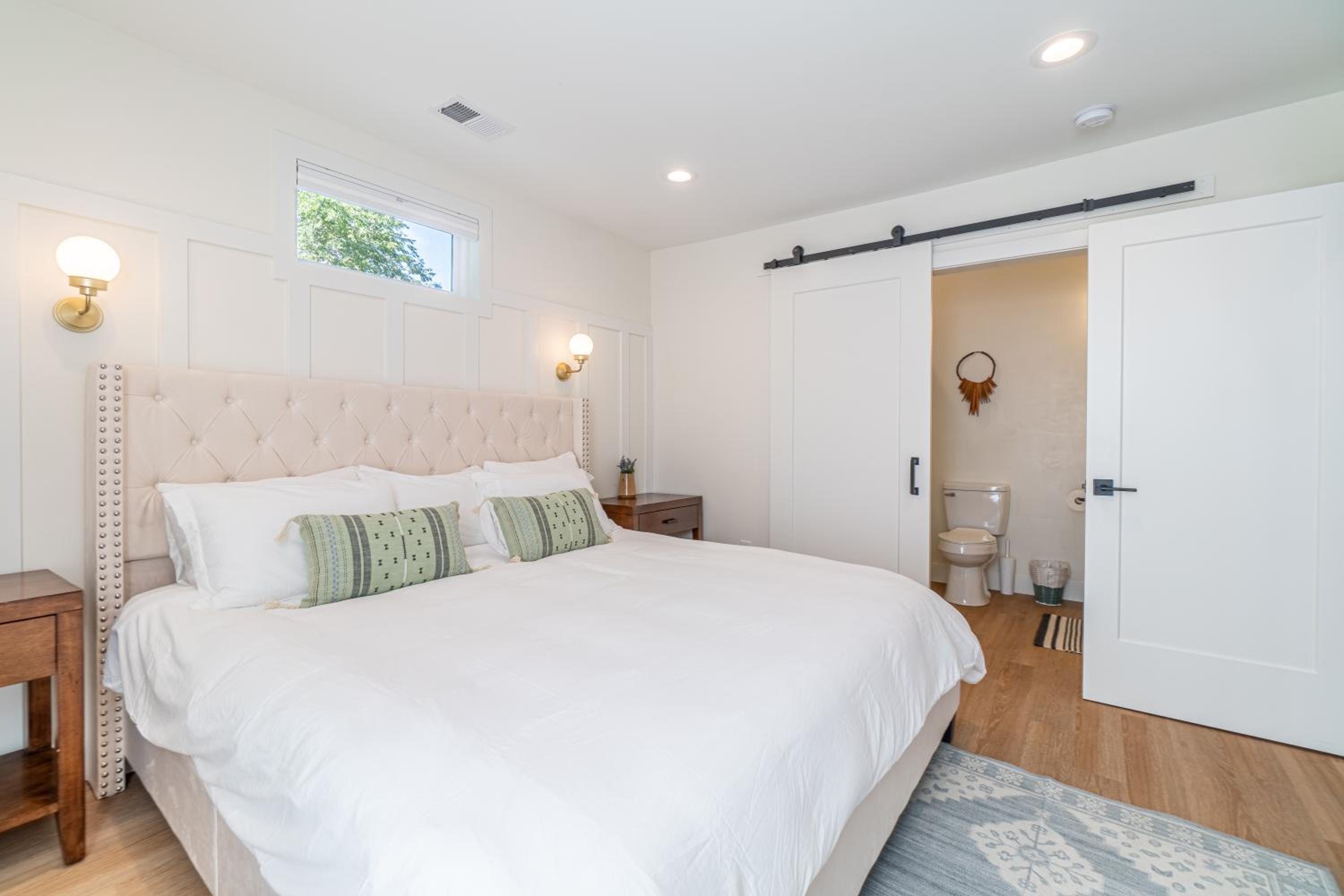 Reno Vacations - Reno Dream Cottage: Delightful 2-Bedroom Sanctuary - Property Image 33