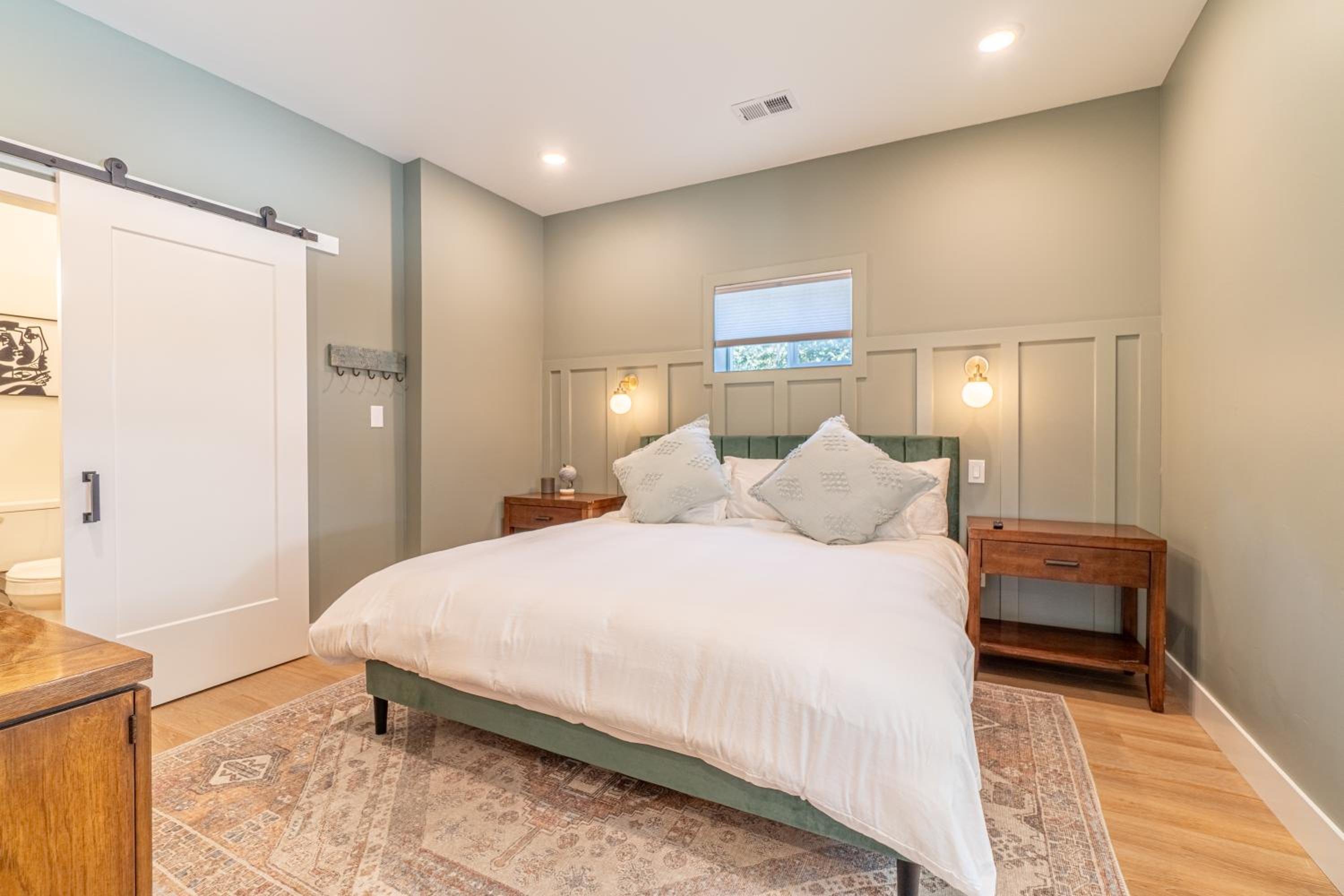 Reno Vacations - Reno Dream Cottage: Delightful 2-Bedroom Sanctuary - Property Image 30