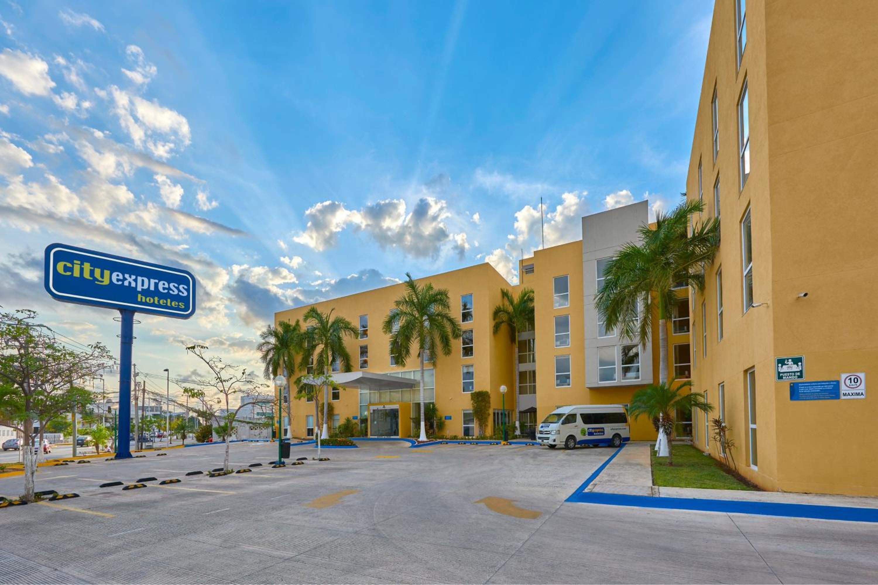 Campeche Vacations - City Express by Marriott Campeche - Property Image 1
