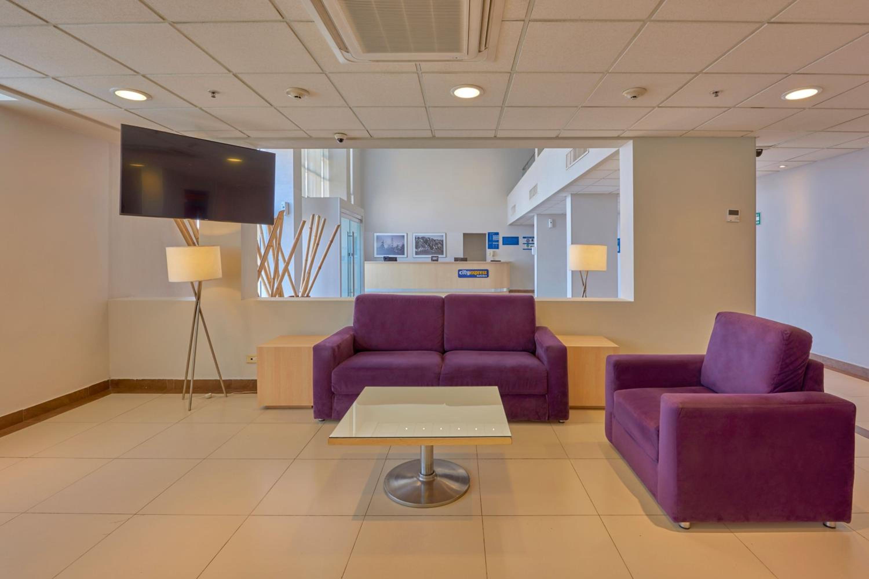 Saltillo Vacations - City Express by Marriott Saltillo Sur - Property Image 4