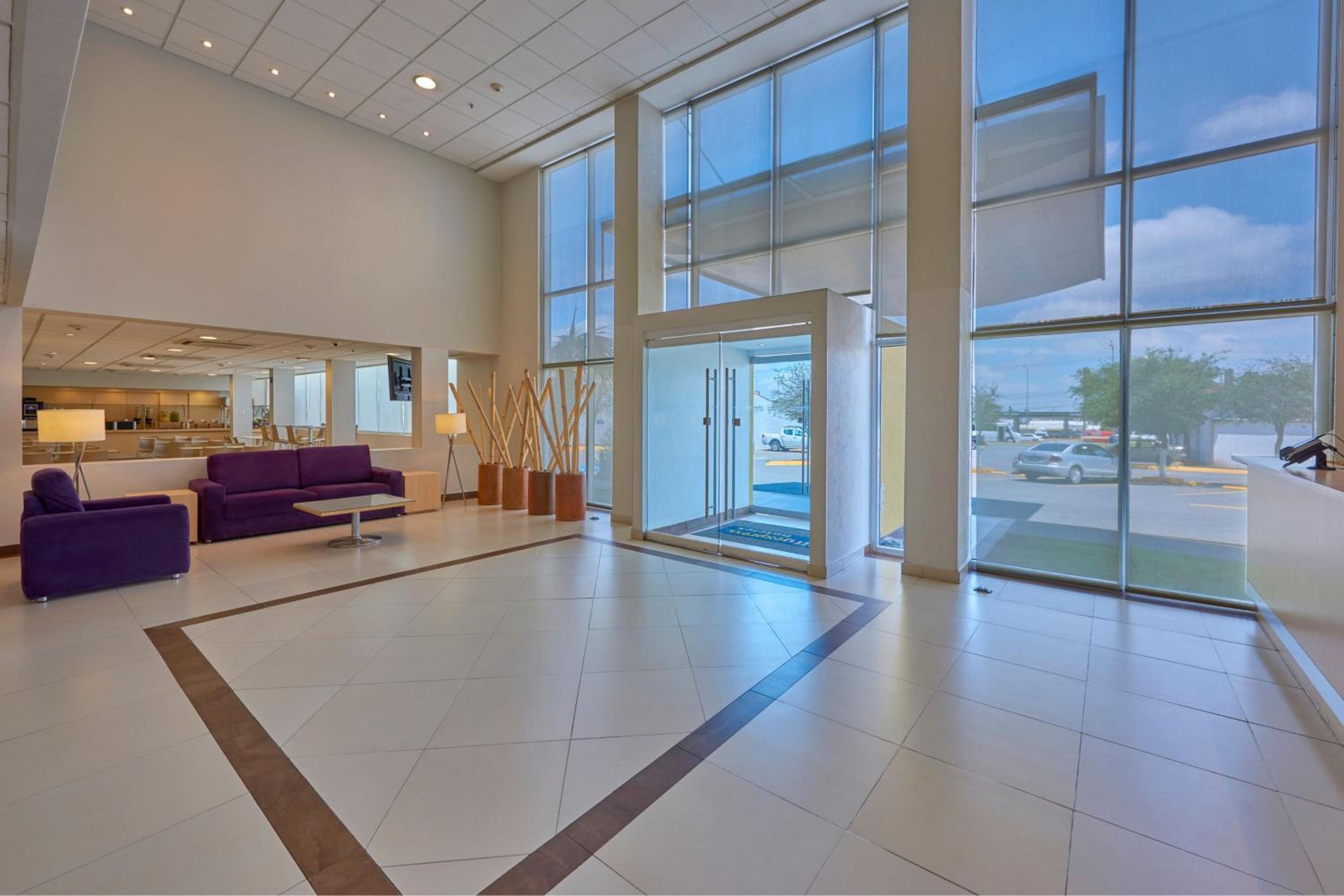 Saltillo Vacations - City Express by Marriott Saltillo Sur - Property Image 5