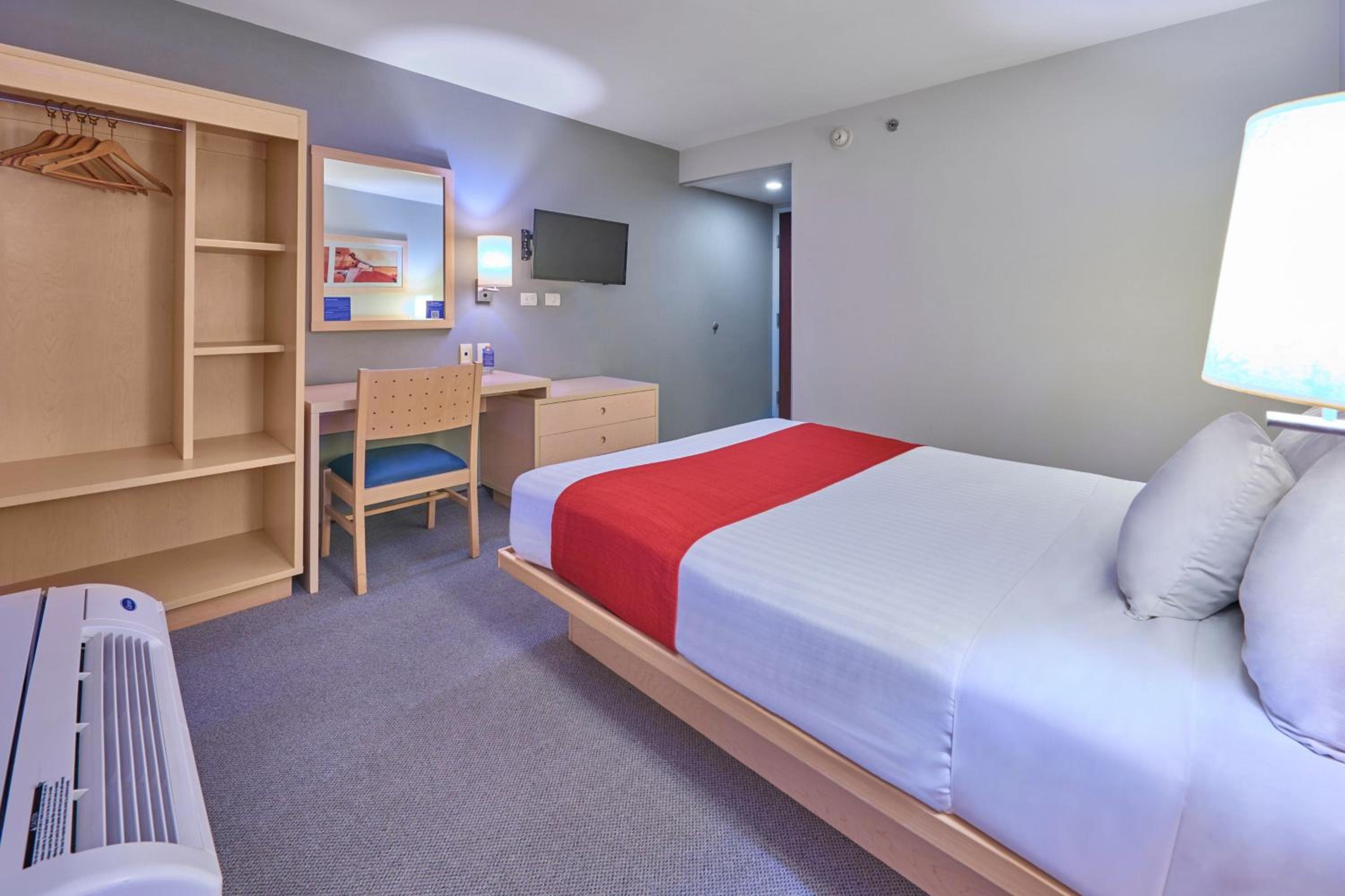 Saltillo Vacations - City Express by Marriott Saltillo Sur - Property Image 9