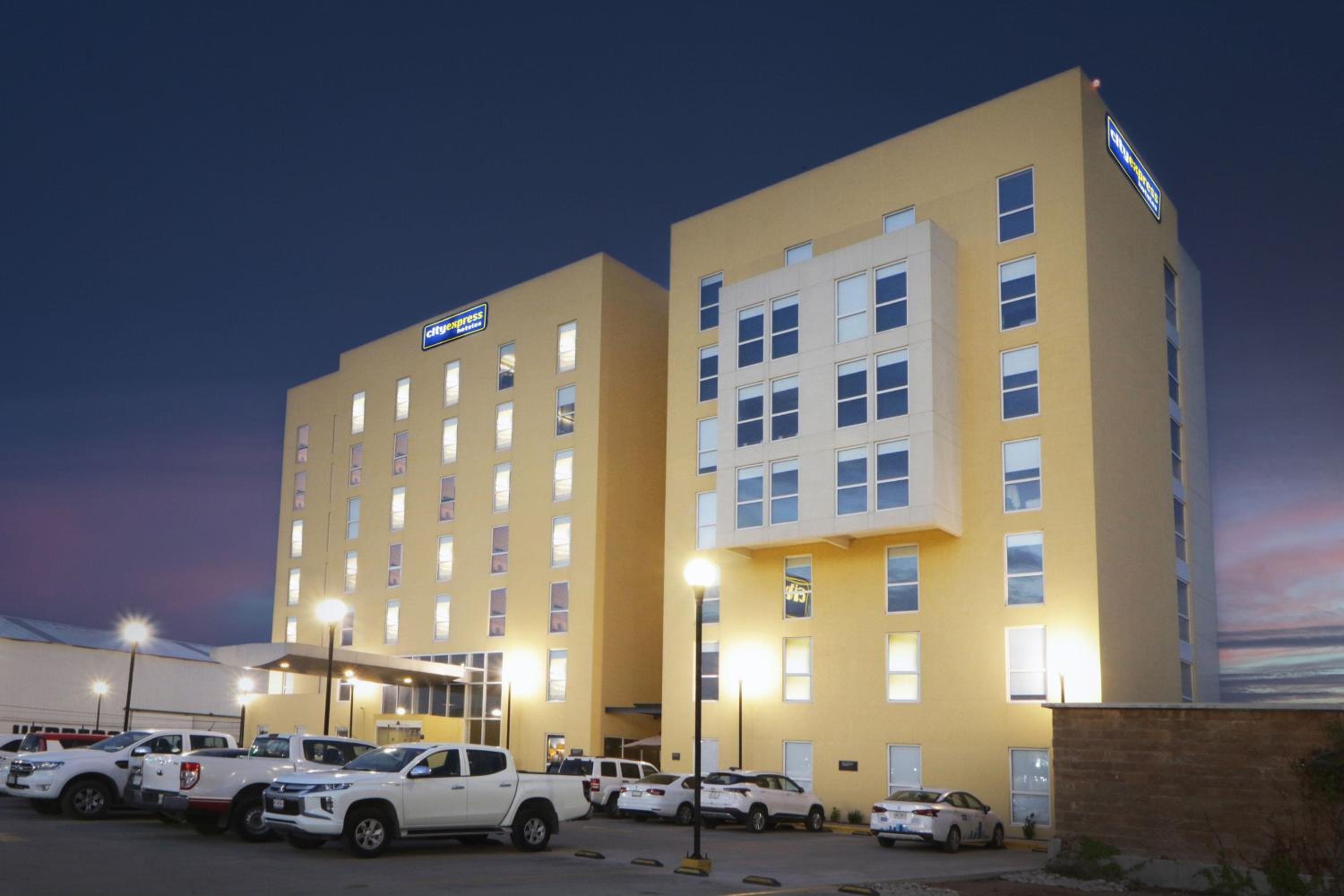 Eagle Pass Vacations - City Express by Marriott Piedras Negras - Property Image 1