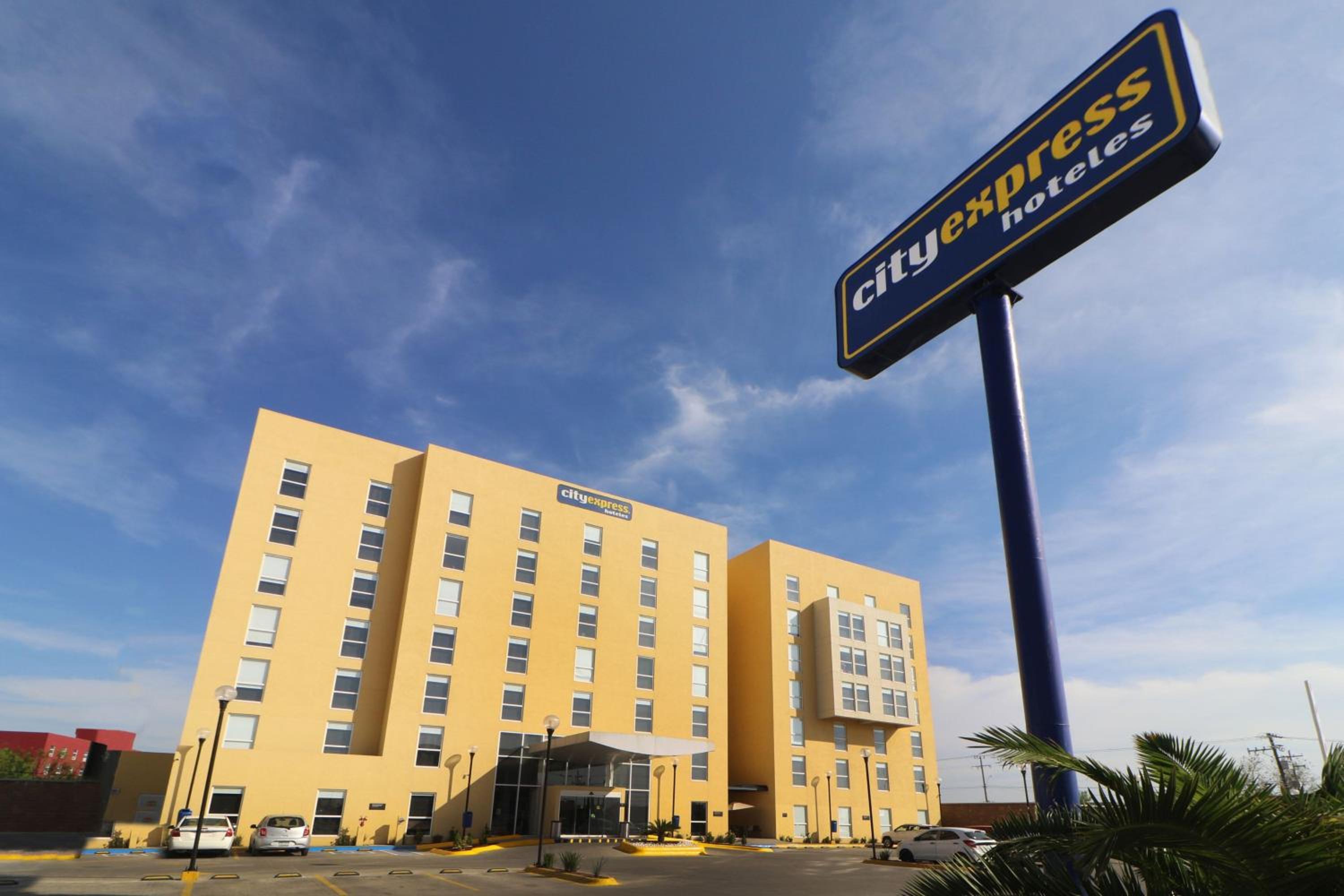 Eagle Pass Vacations - City Express by Marriott Piedras Negras - Property Image 4
