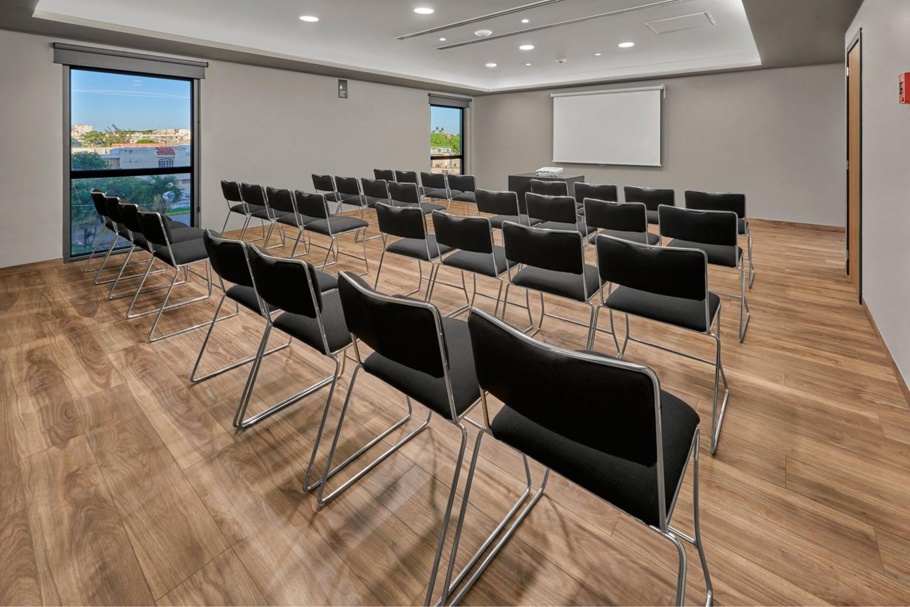 Tampico Vacations - City Express Plus by Marriott Tampico - Property Image 5