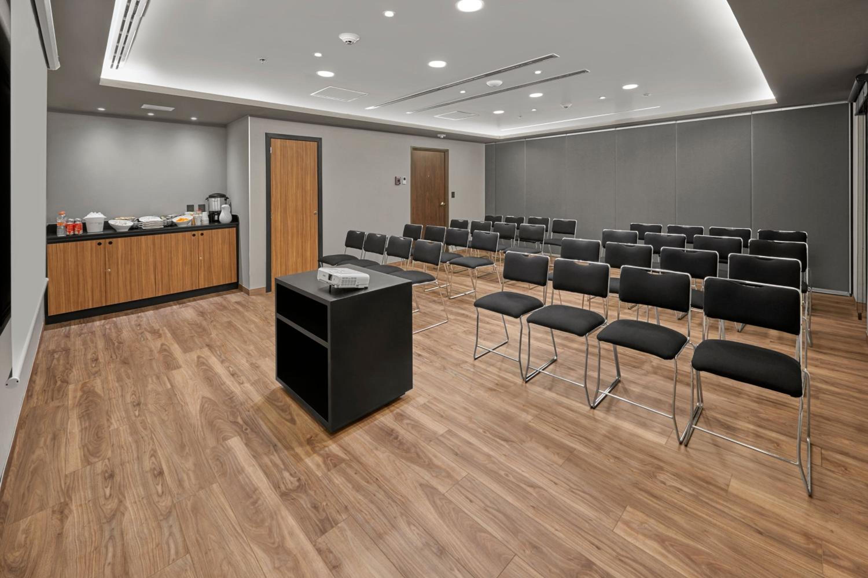 Tampico Vacations - City Express Plus by Marriott Tampico - Property Image 6