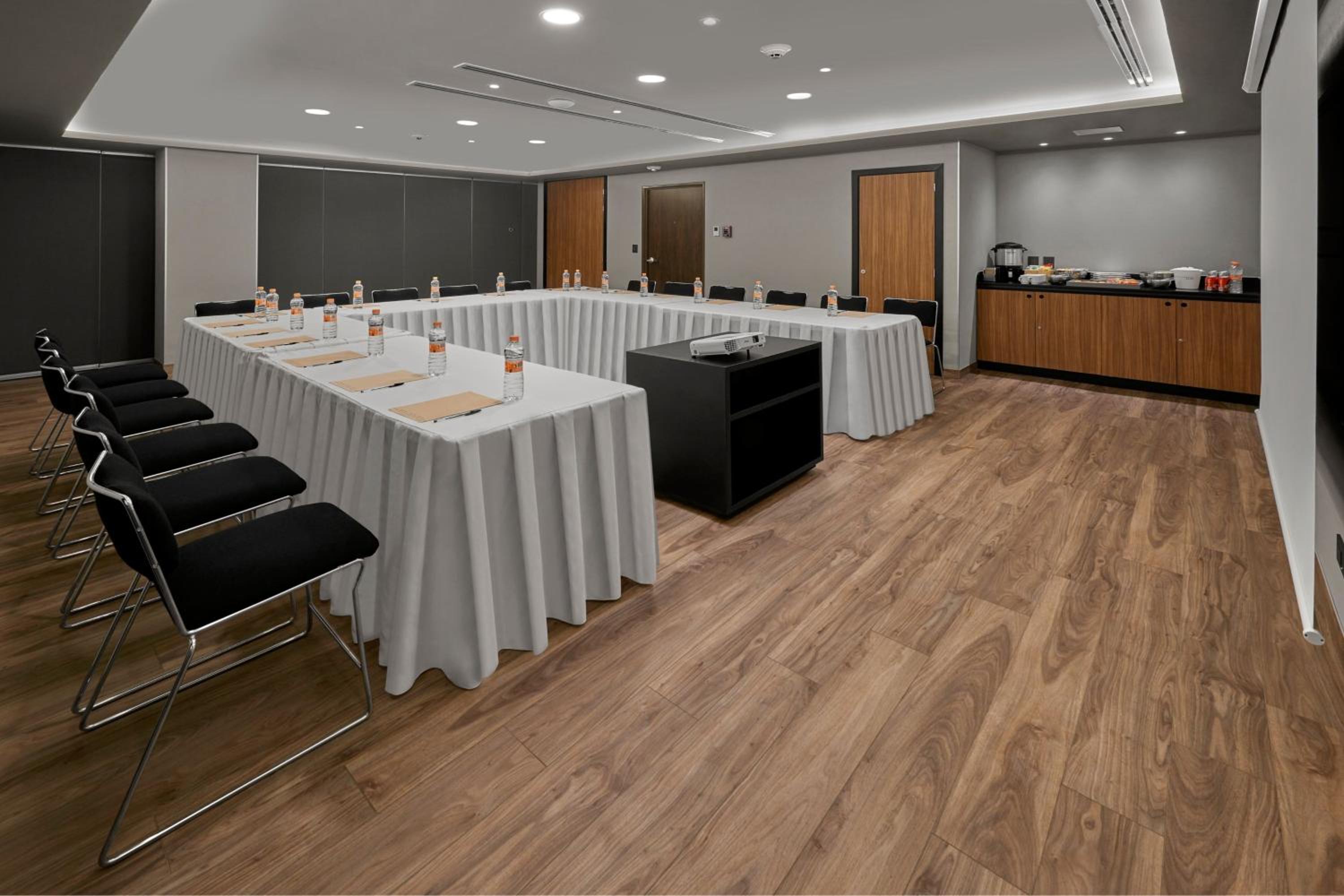 Tampico Vacations - City Express Plus by Marriott Tampico - Property Image 8