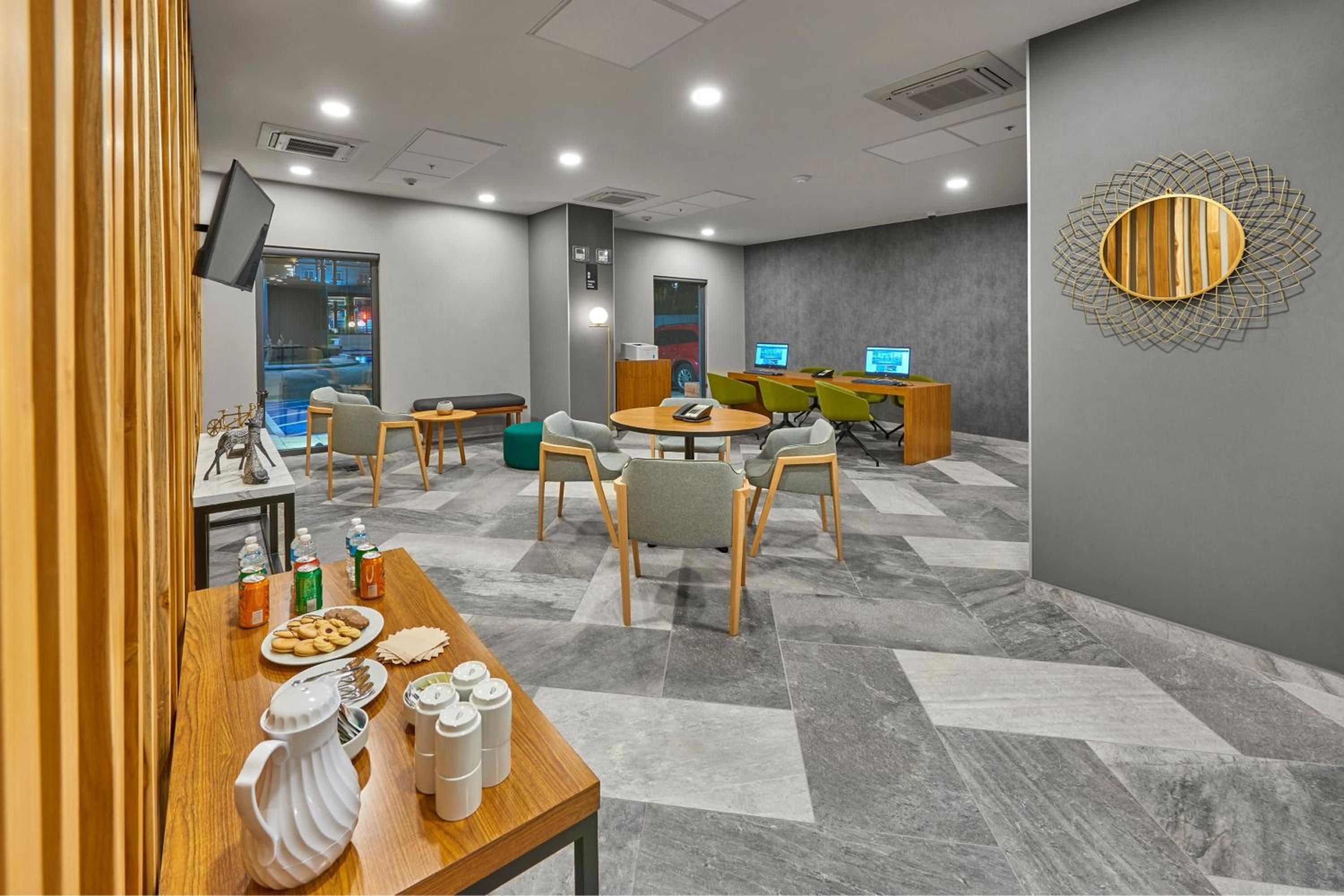 Tampico Vacations - City Express Plus by Marriott Tampico - Property Image 11