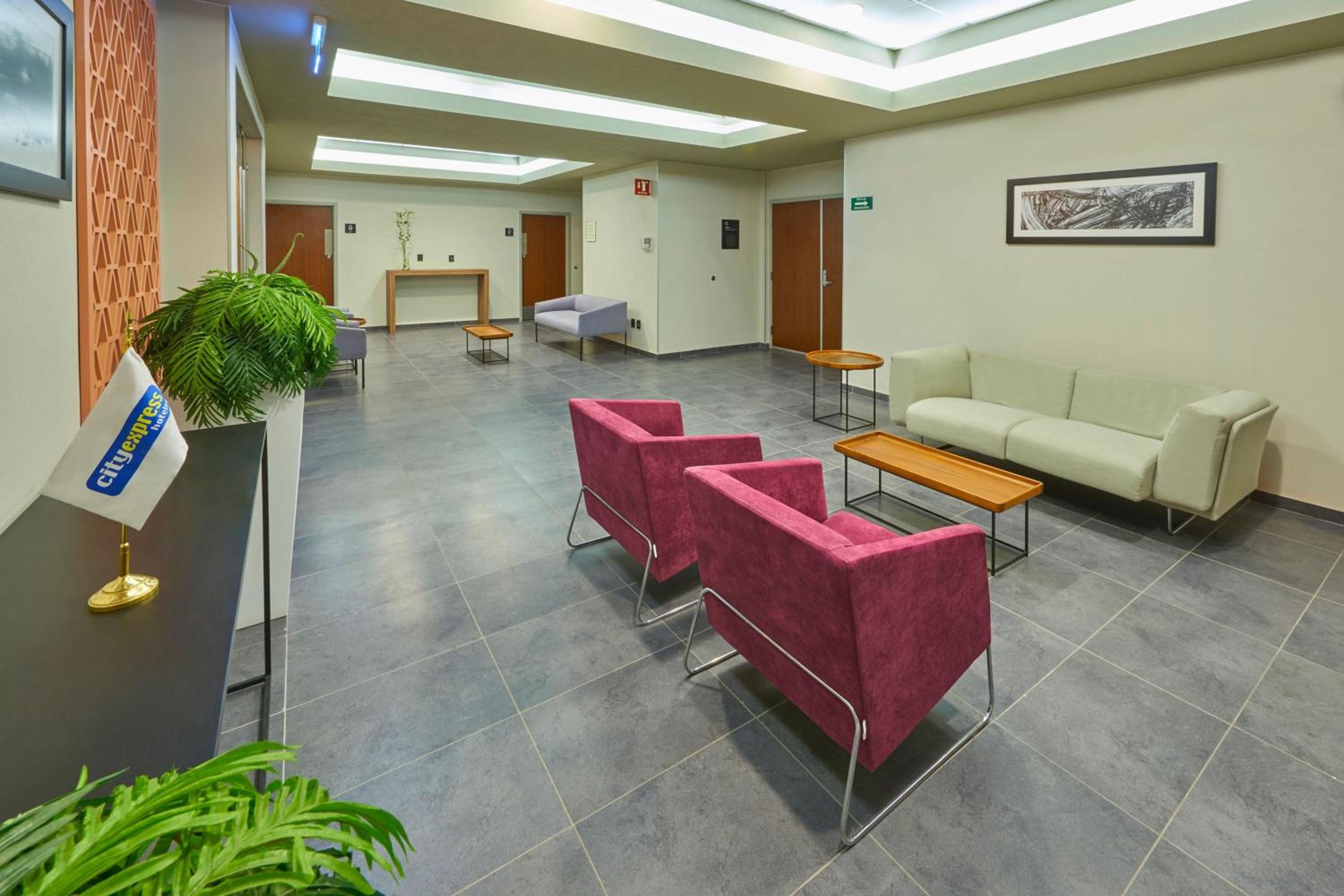 Reynosa Vacations - City Express by Marriott Reynosa Aeropuerto - Property Image 3