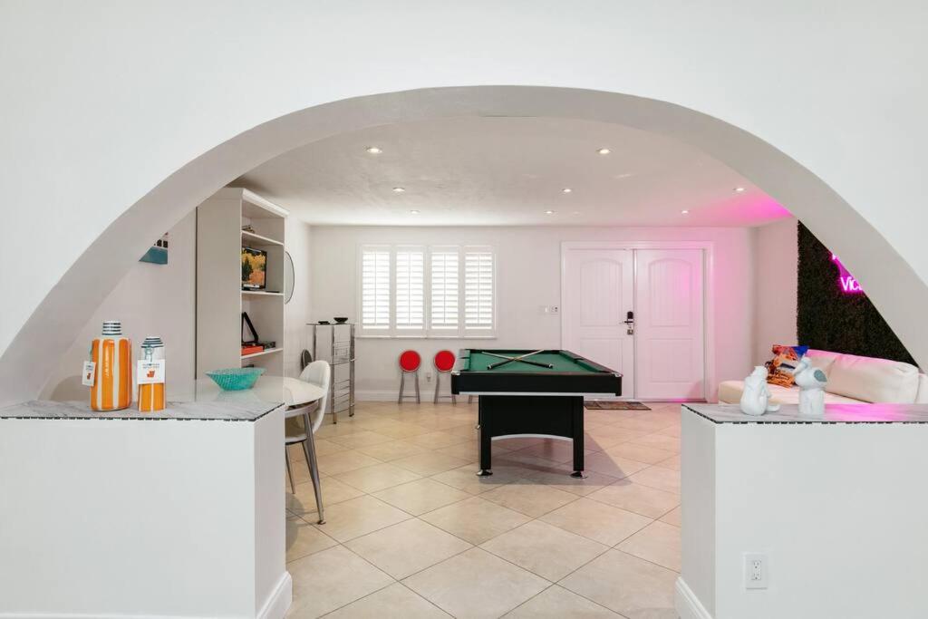 ~Villa Victoria Luxury! (Pool)~1 mile from beach view 4