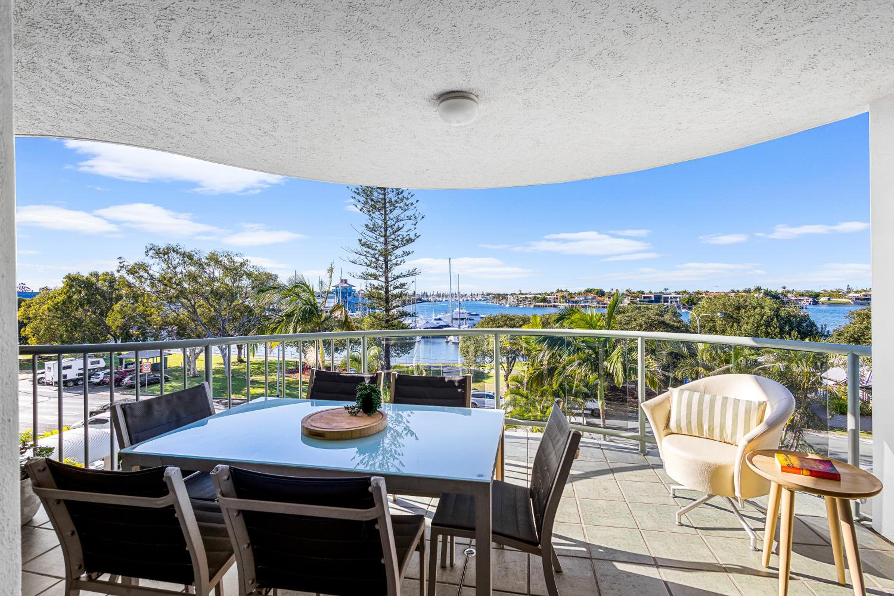 Salty Kisses @ Riverdance - 3 bedroom apartment