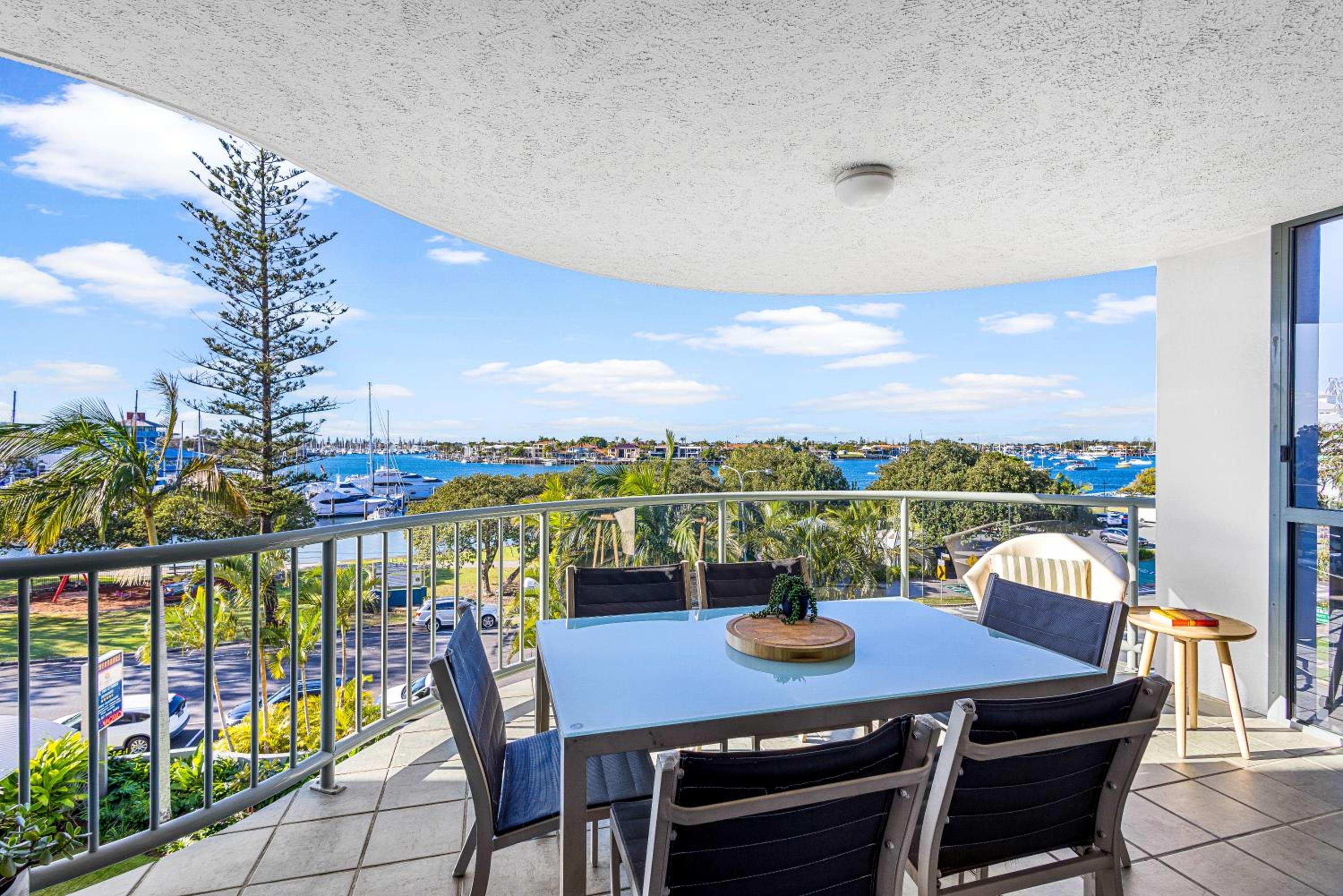 Salty Kisses @ Riverdance - 3 bedroom apartment