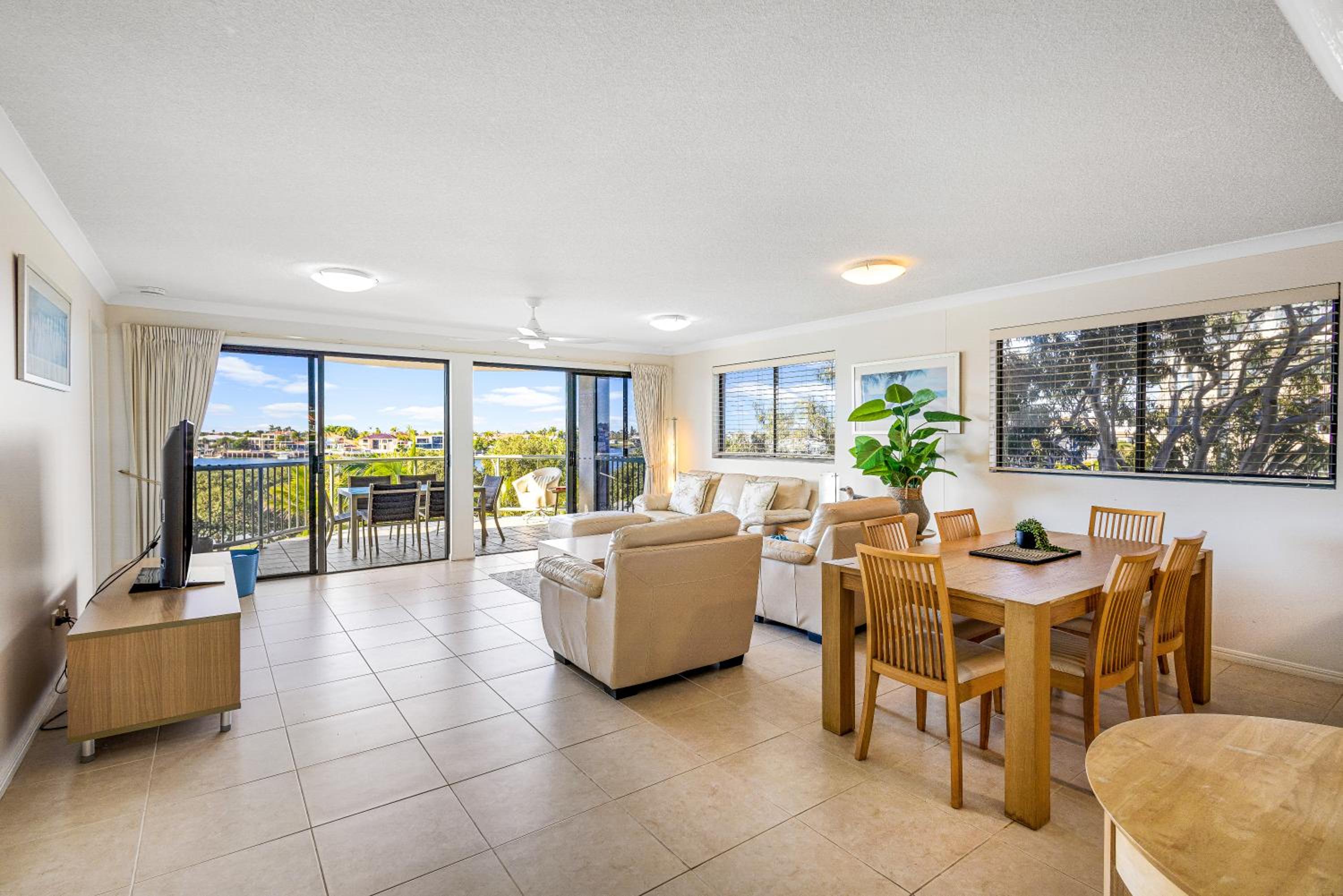 Salty Kisses @ Riverdance - 3 bedroom apartment