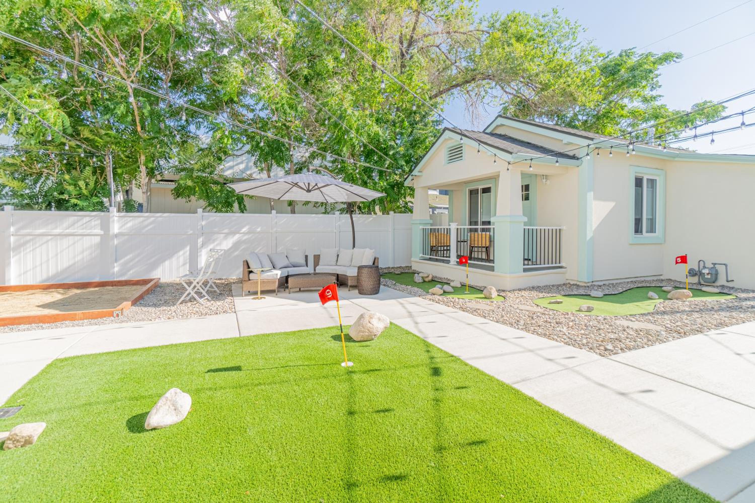 Reno Vacations - Reno Dream Cottage: Delightful 2-Bedroom Sanctuary - Property Image 5