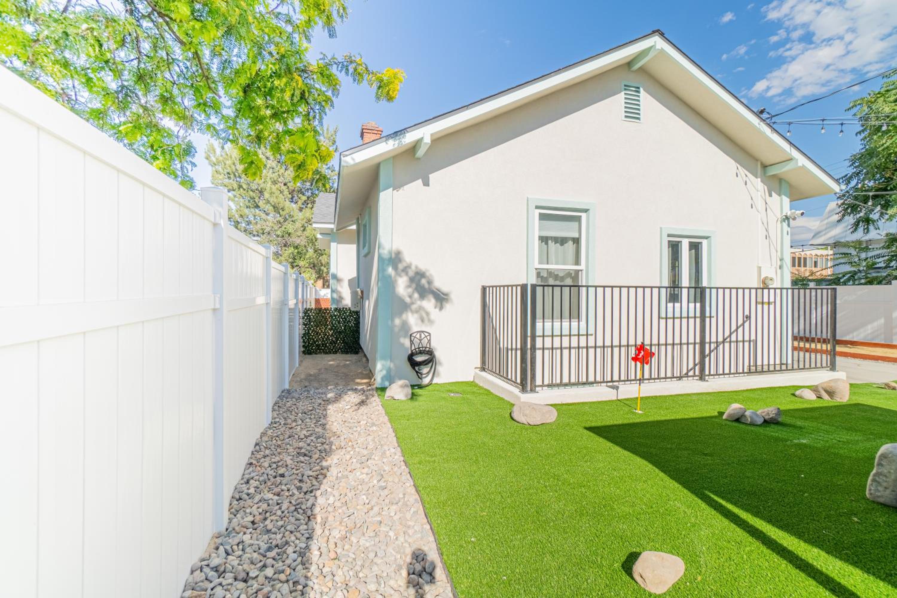 Reno Vacations - Reno Dream Cottage: Delightful 2-Bedroom Sanctuary - Property Image 7
