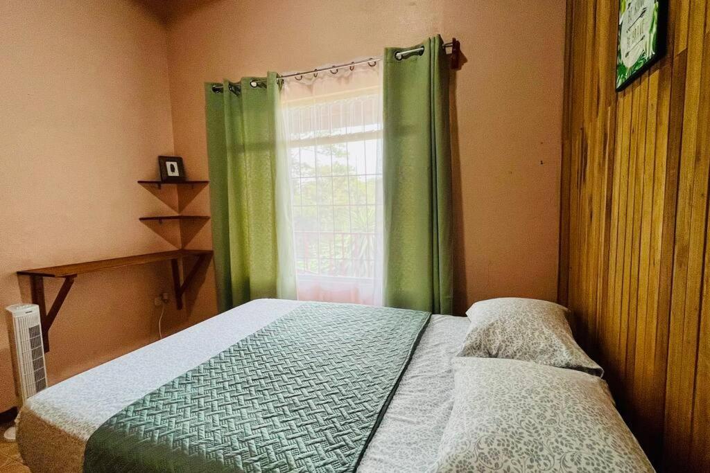 Beautiful Casa Aire near Lake Arenal in Nuevo Arenal - Casas Airelibre