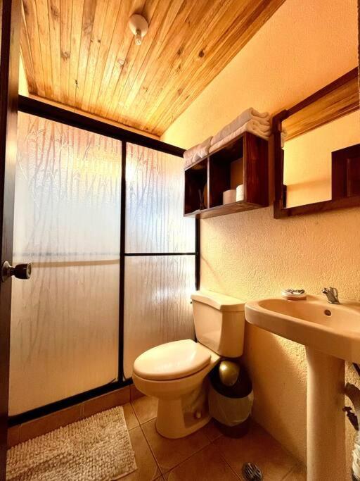 Beautiful Casa Aire near Lake Arenal in Nuevo Arenal - Casas Airelibre