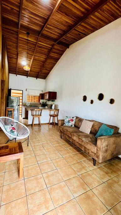 Beautiful Casa Aire near Lake Arenal in Nuevo Arenal - Casas Airelibre