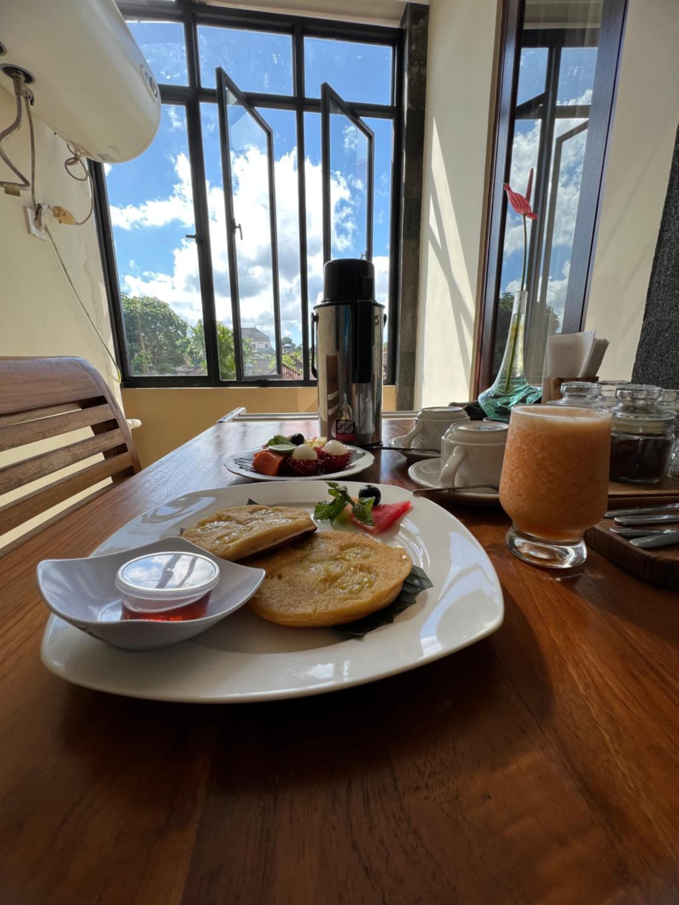 Oes House — dining