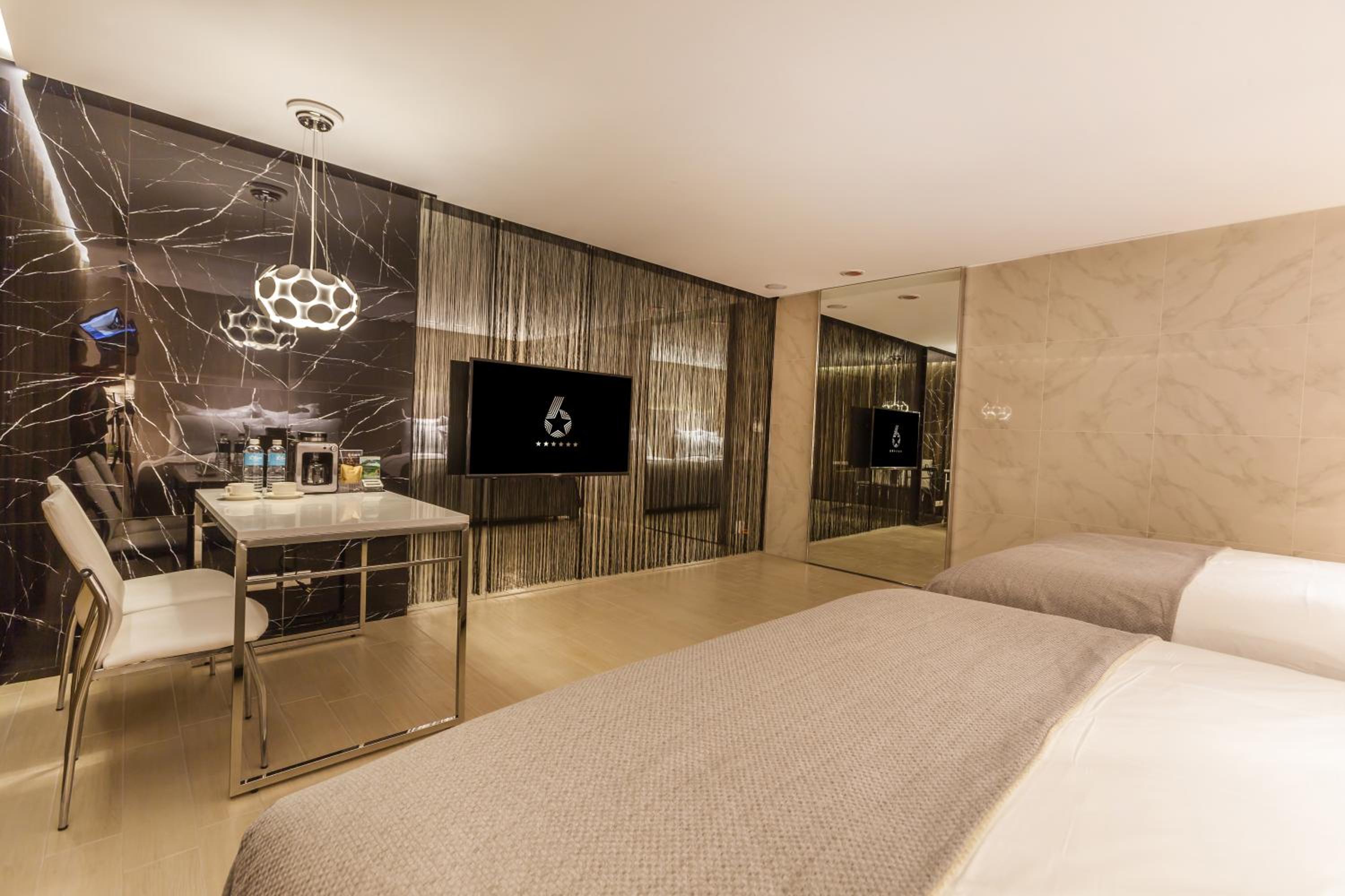 Six Star Motel-Taoyuan