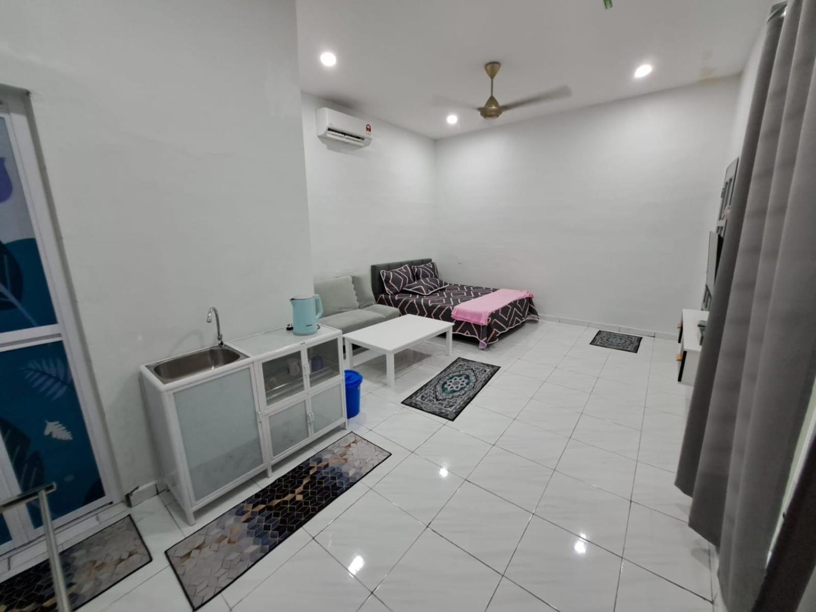 Esah Best INN