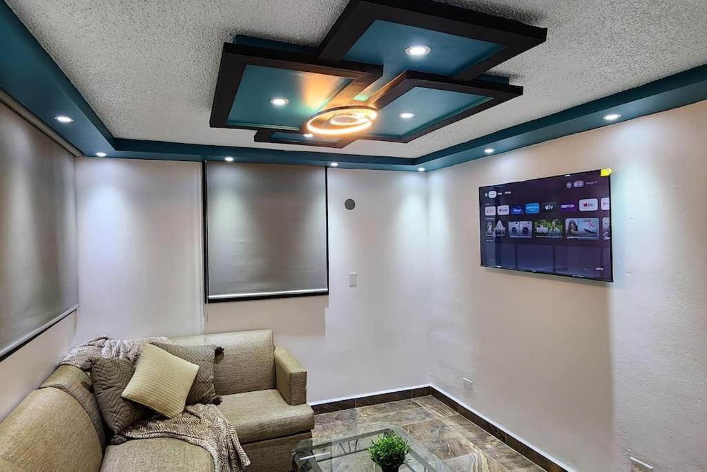 RH2 los angeles 2do floor front airport view 4