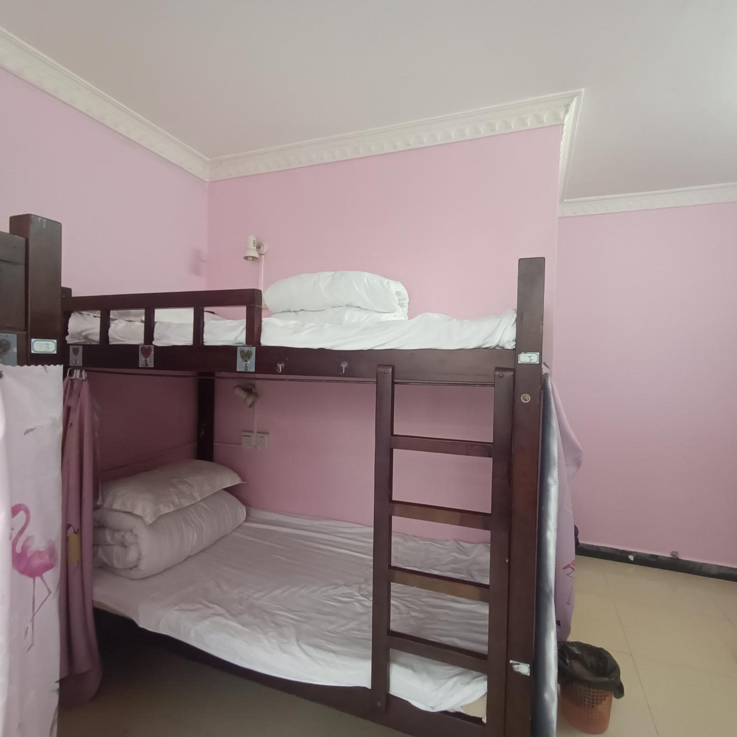 Yangshuo How Flowers Hostel & Party Coliving Coworking Nomads