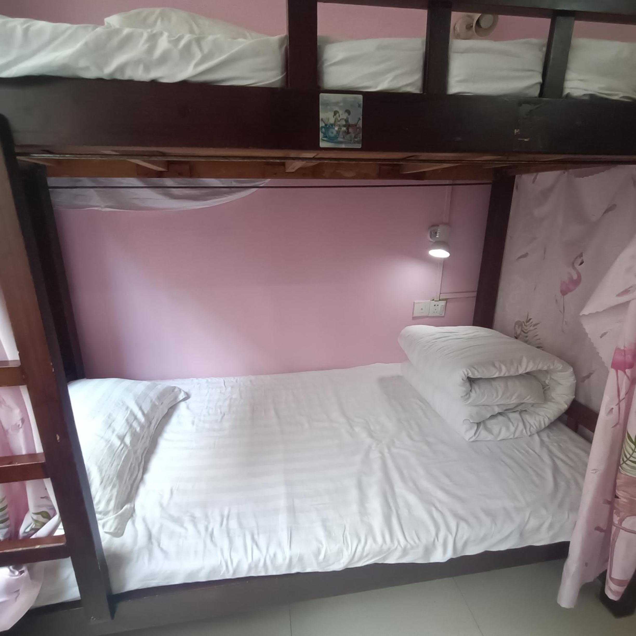 Yangshuo How Flowers Hostel & Party Coliving Coworking Nomads