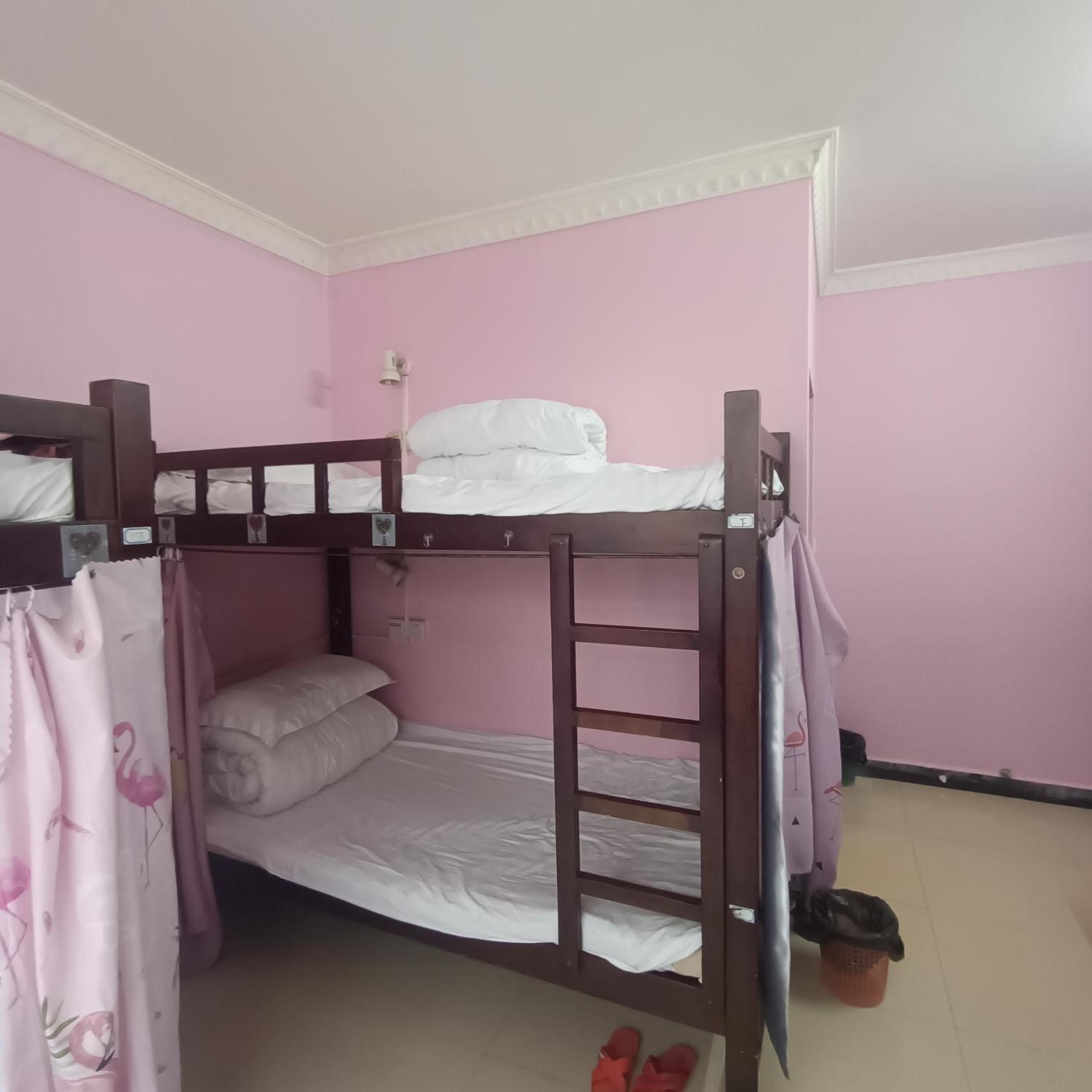 Yangshuo How Flowers Hostel & Party Coliving Coworking Nomads