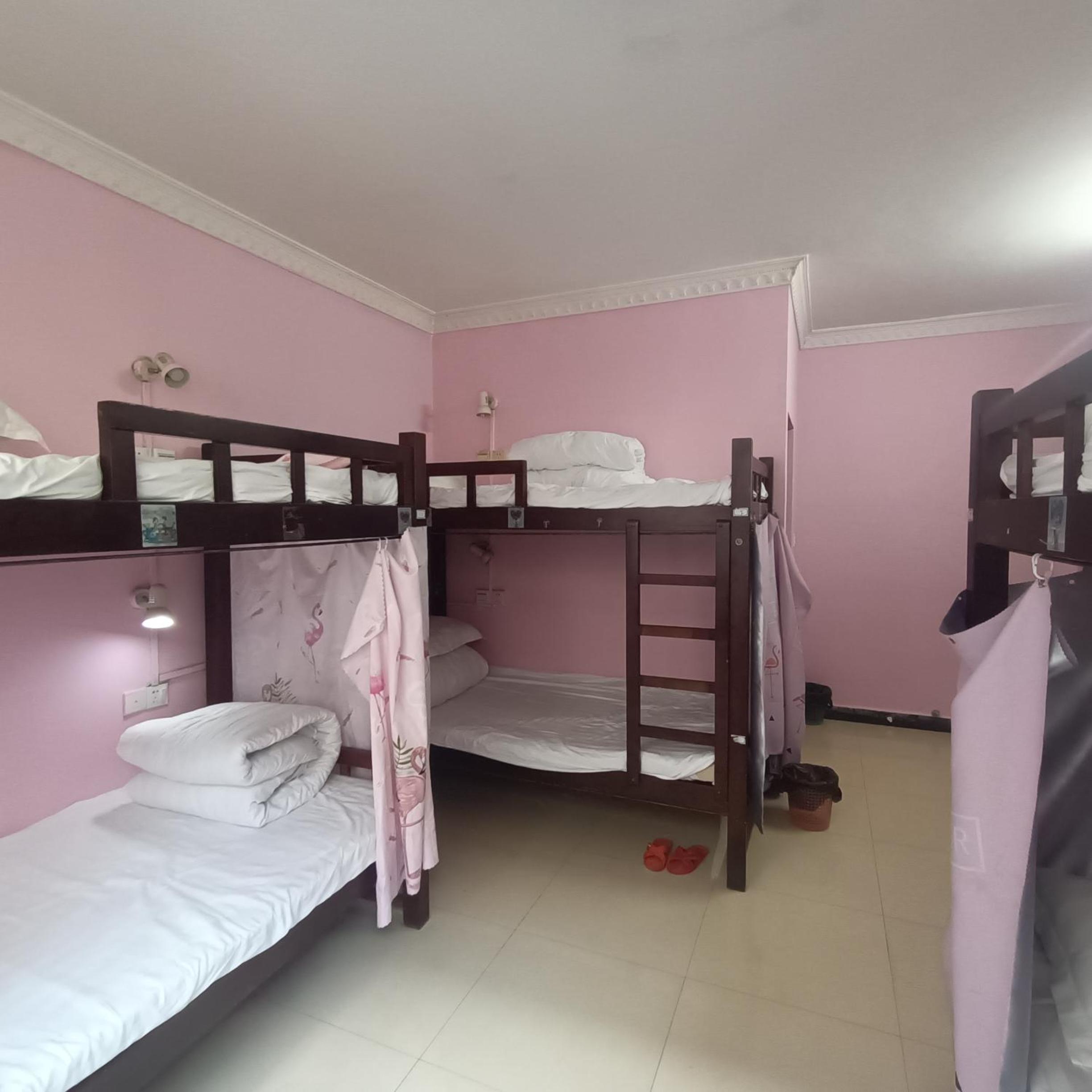 Yangshuo How Flowers Hostel & Party Coliving Coworking Nomads